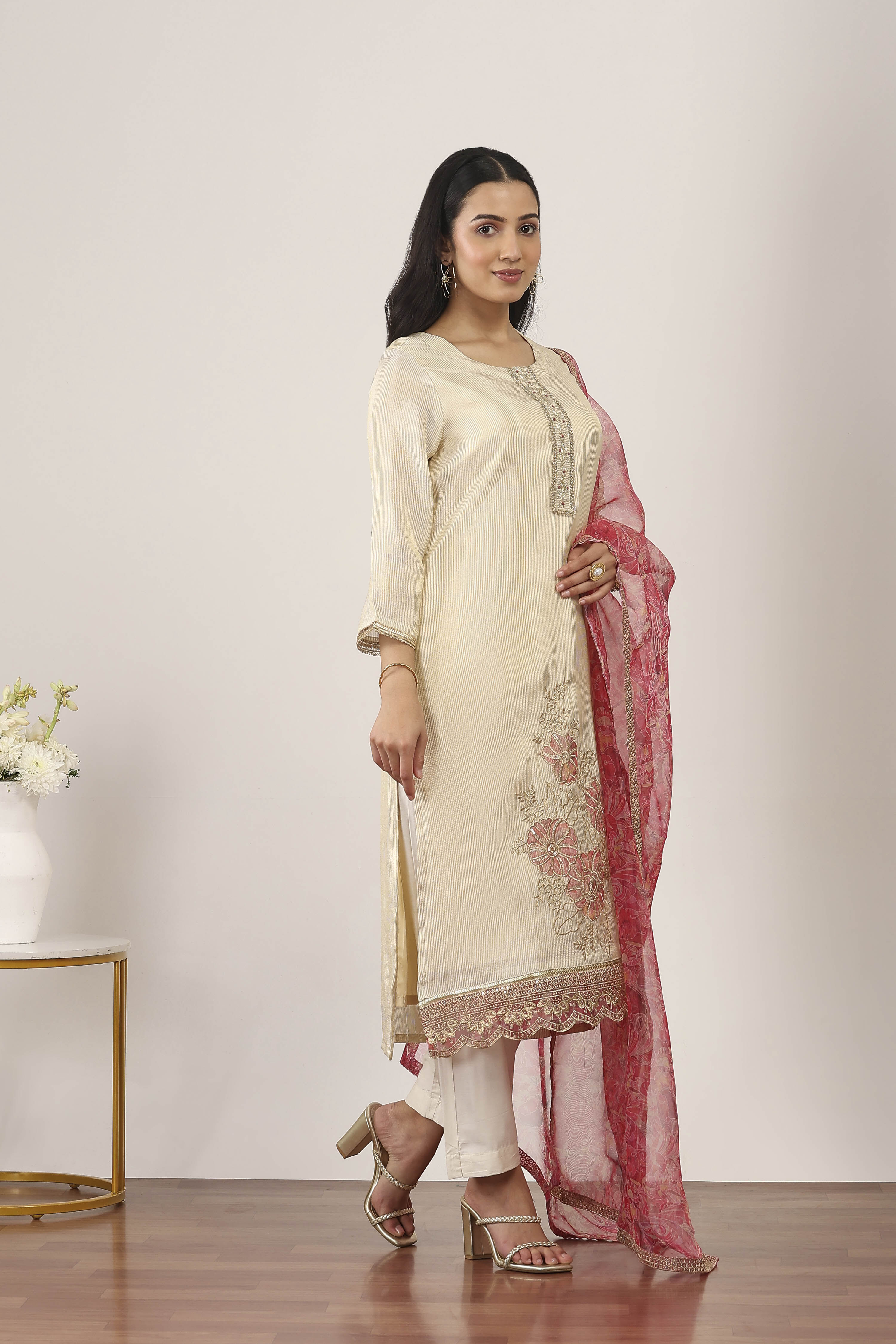 White Viscose Straight Suit Sets image number 5