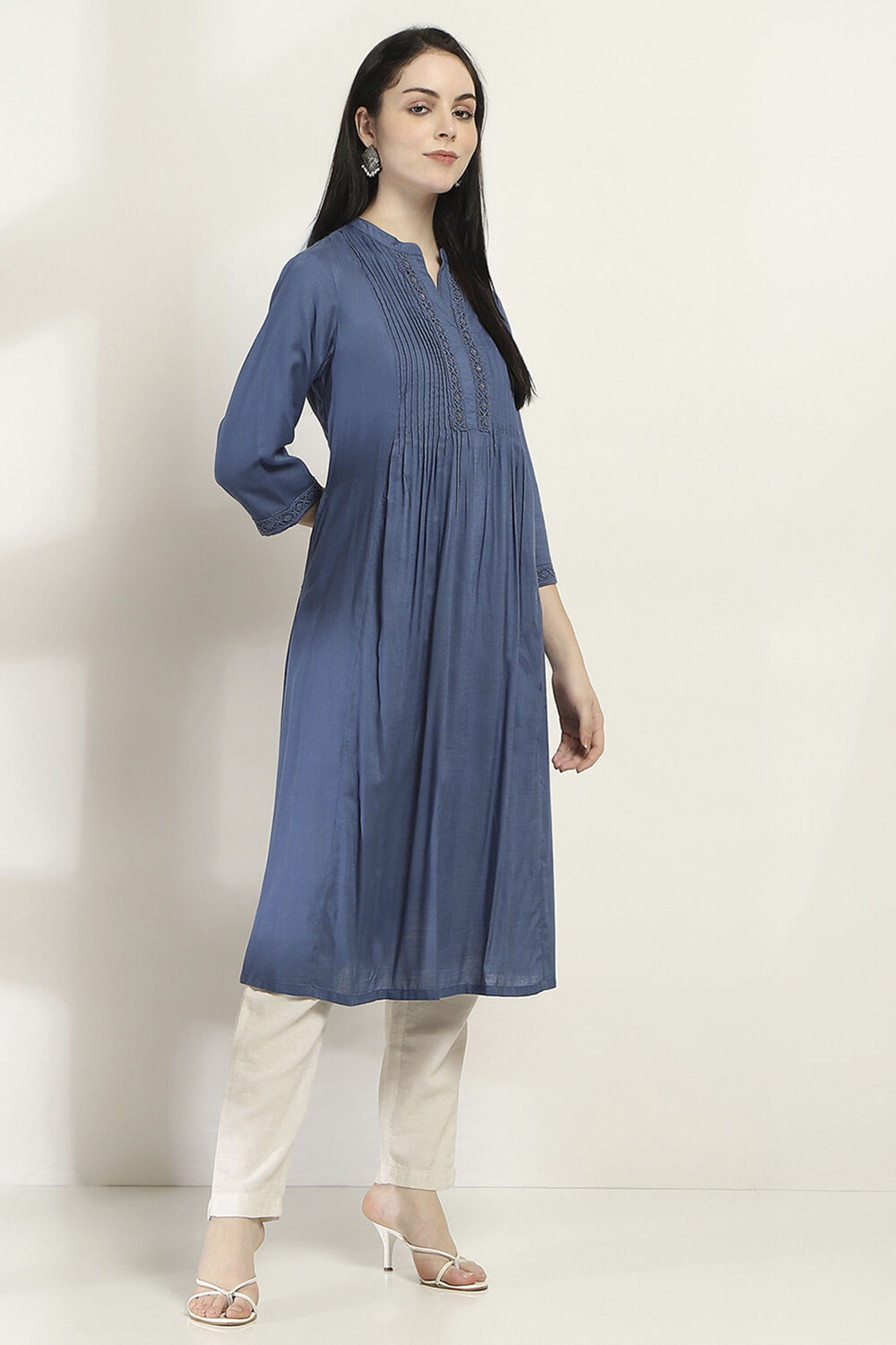 Indigo Solid Flared Kurta image number 4