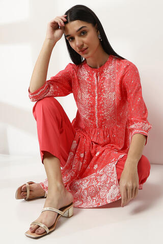 Rangriti Viscose Rayon Straight Kurta in Coral