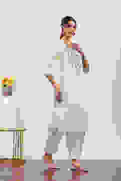 White Cotton Blend Straight Kurtas image number 4