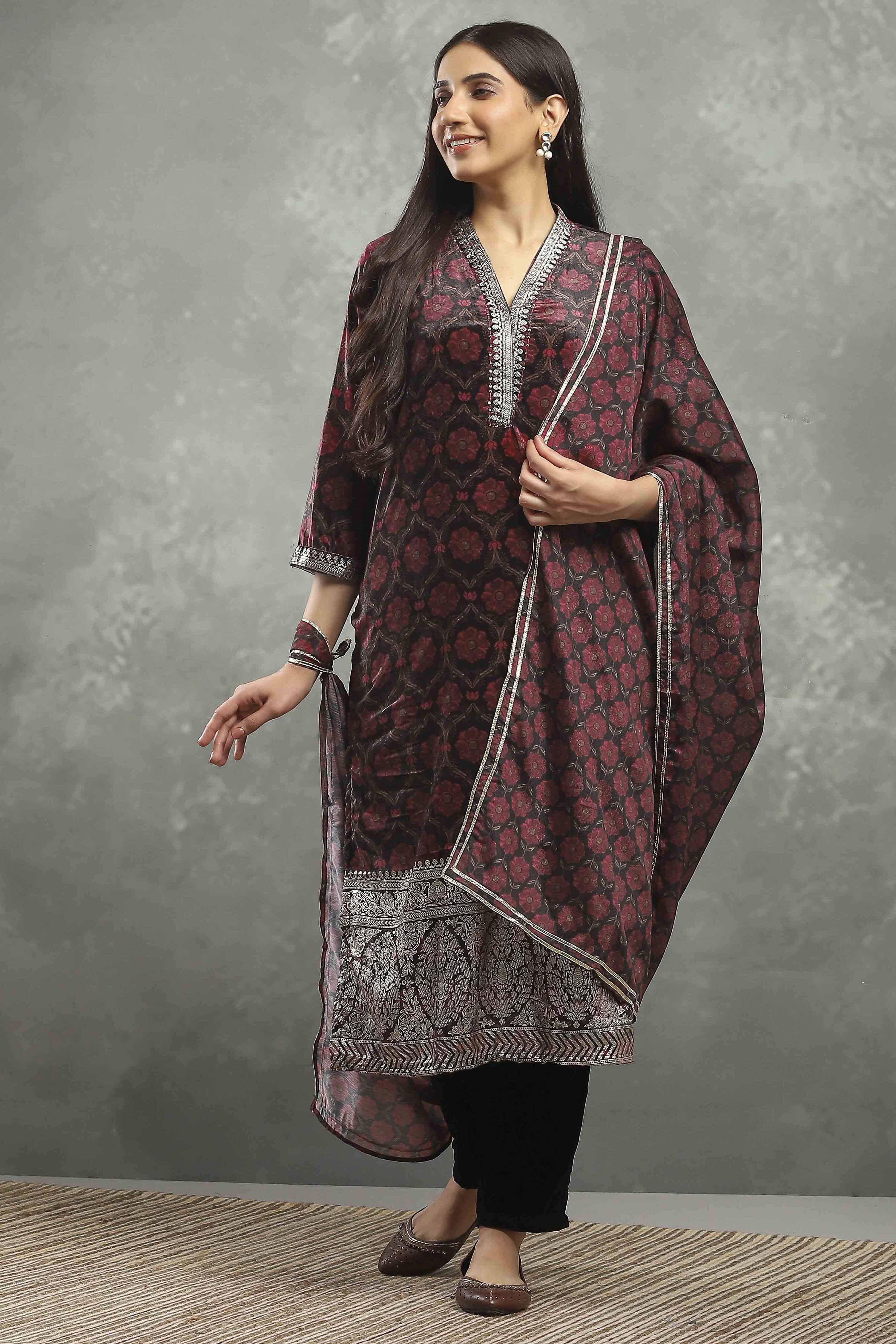 Black Polyester Printed Straight Suit Set image number 6