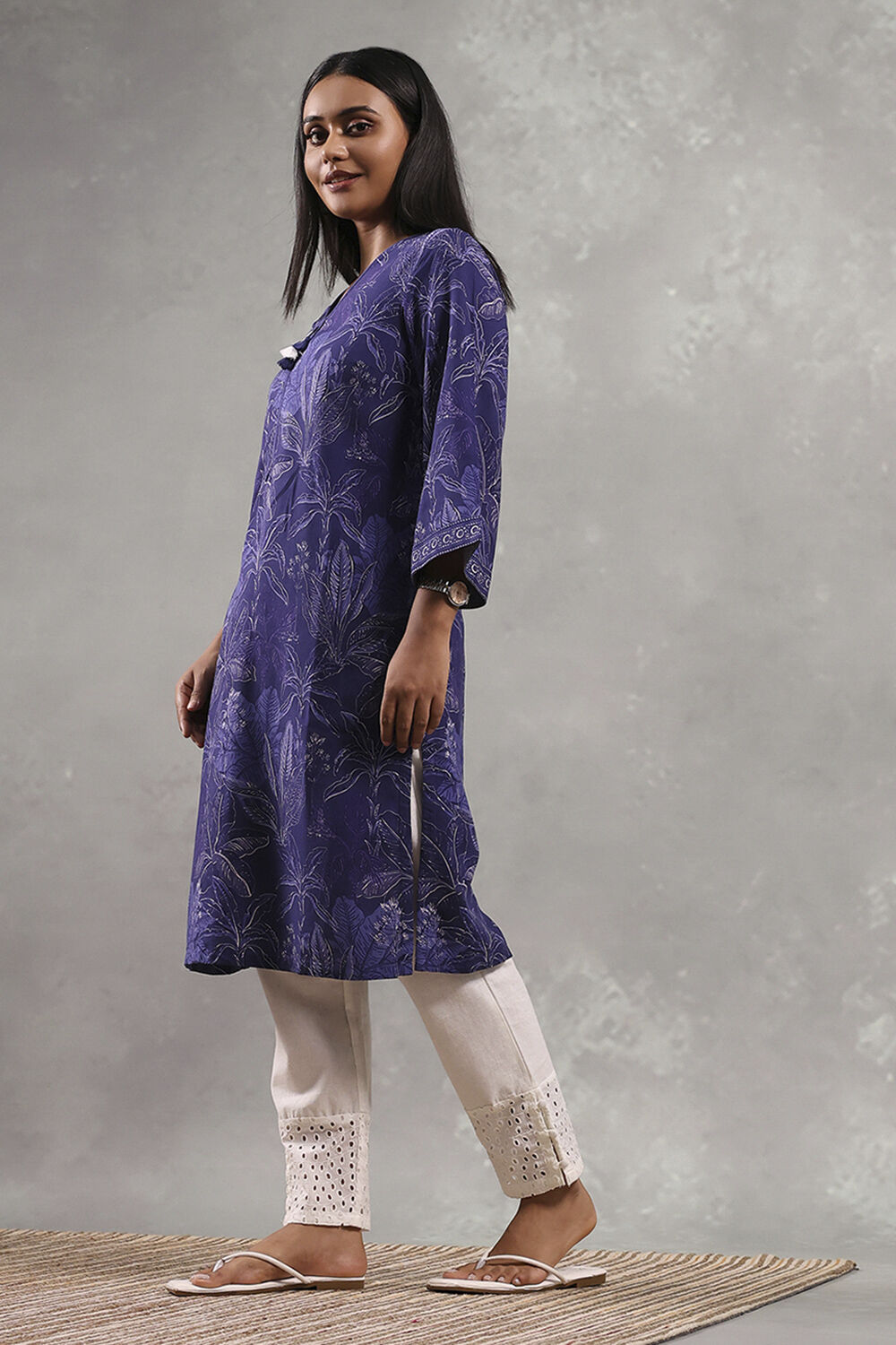 Blue Printed Straight Kurta image number 2