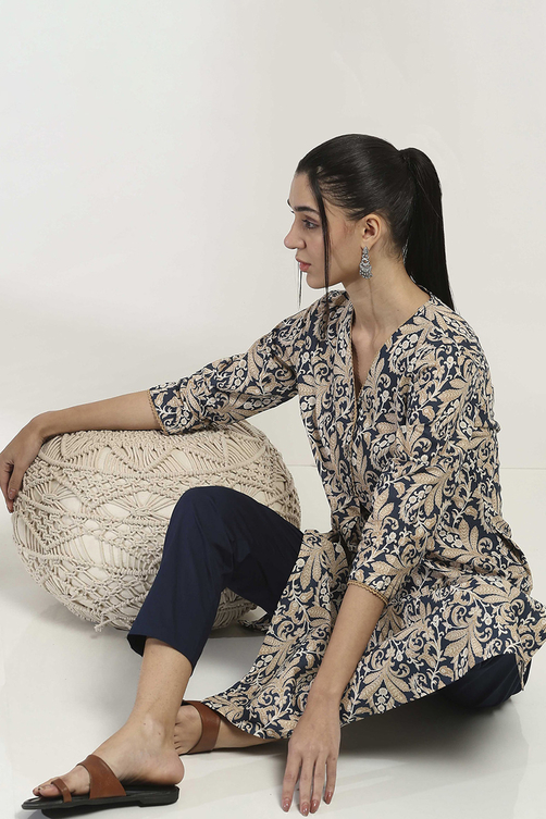 Blue and Beige Cotton Straight Kurta image number 7