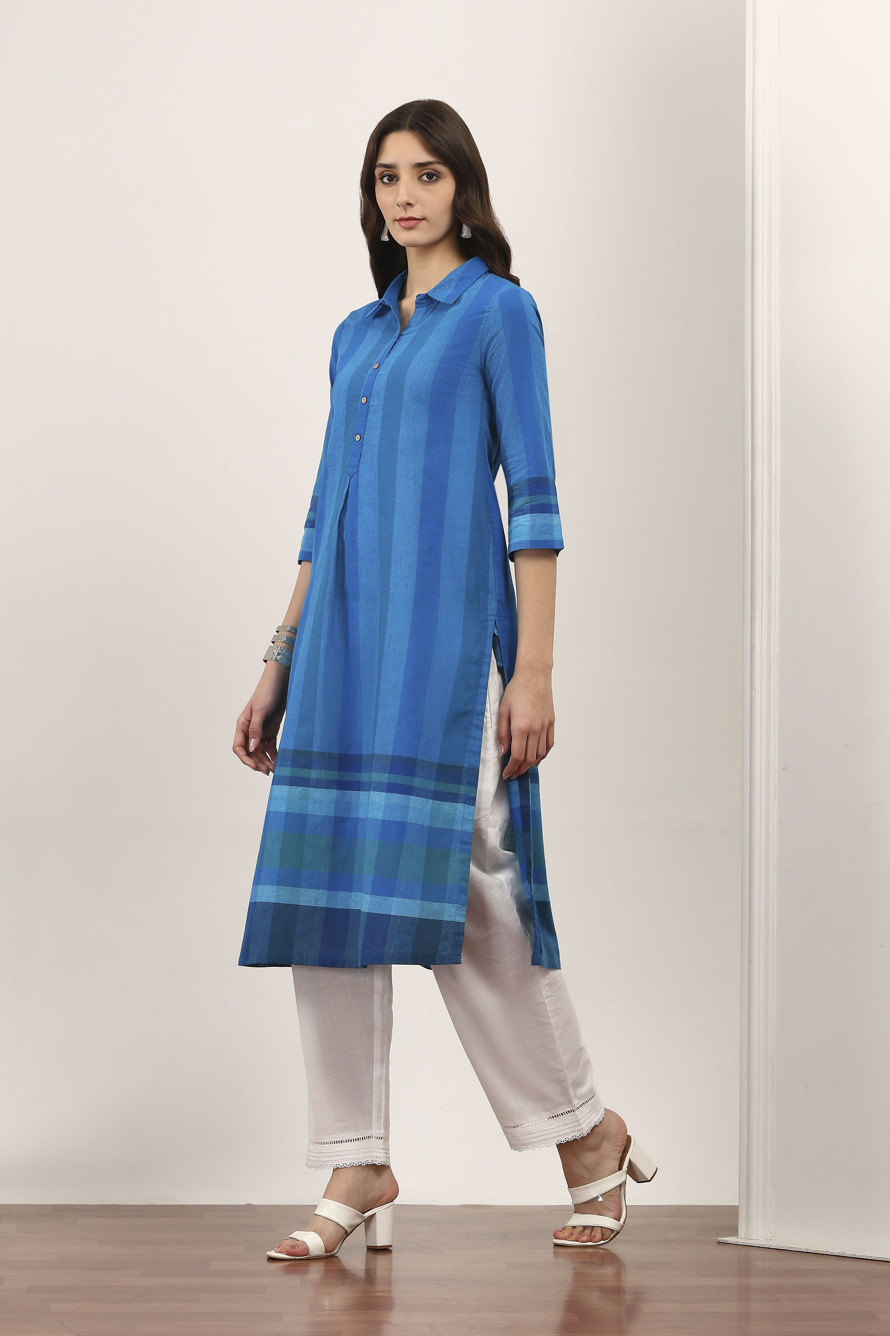 Blue Cotton Straight Kurtas image number 2