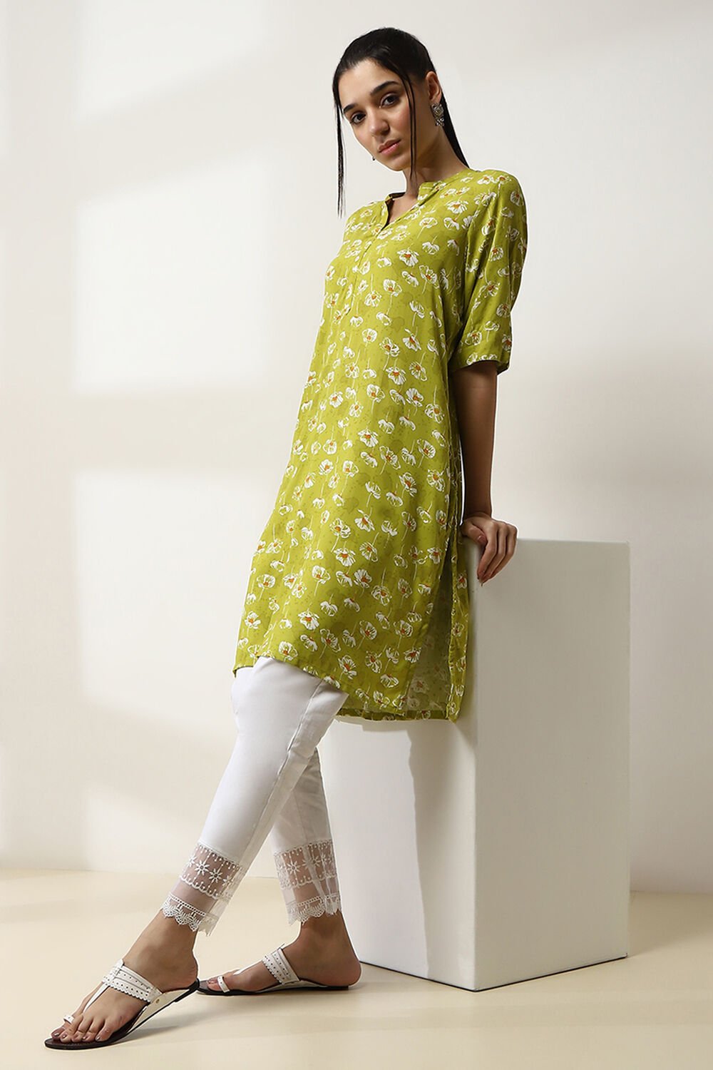 Green Floral Printed Straight Kurta image number 0