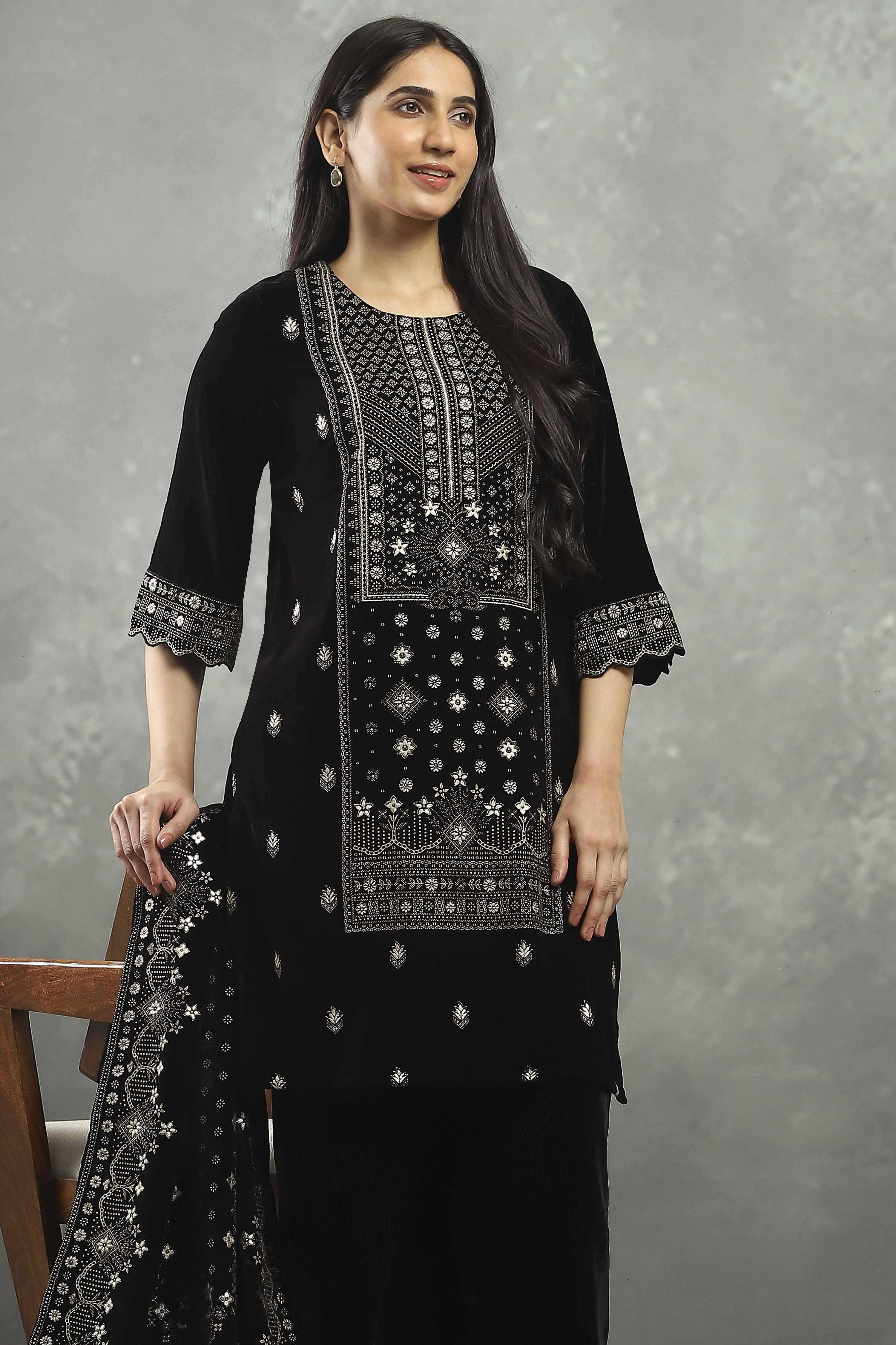 Black Polyester Printed Straight Suit Set image number 6
