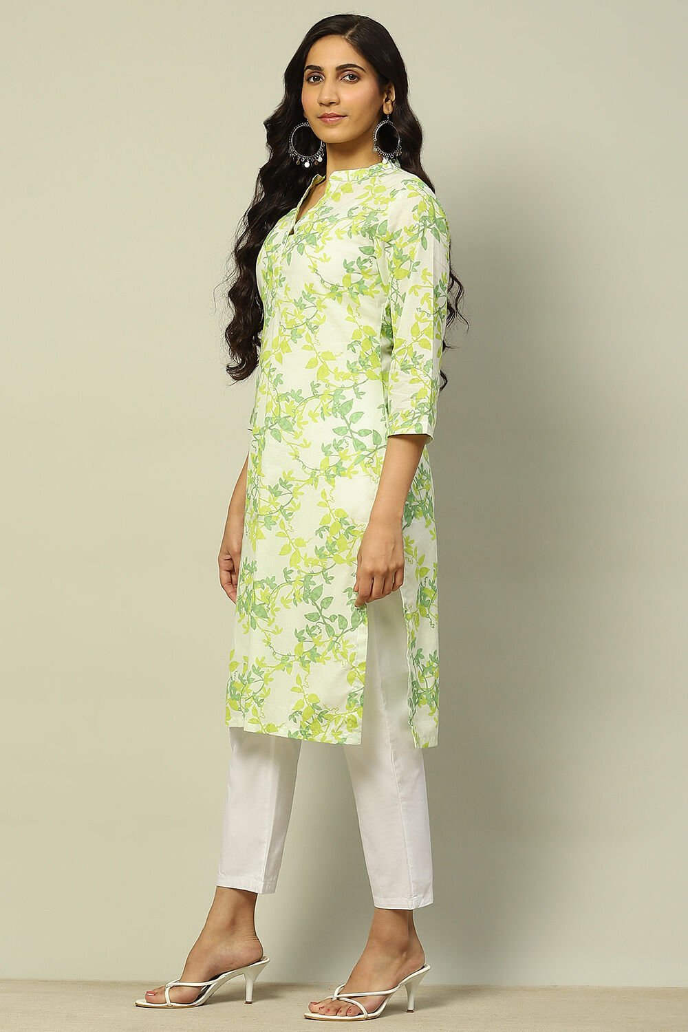 White and Green Cotton Floral Printed Straight Kurta image number 2