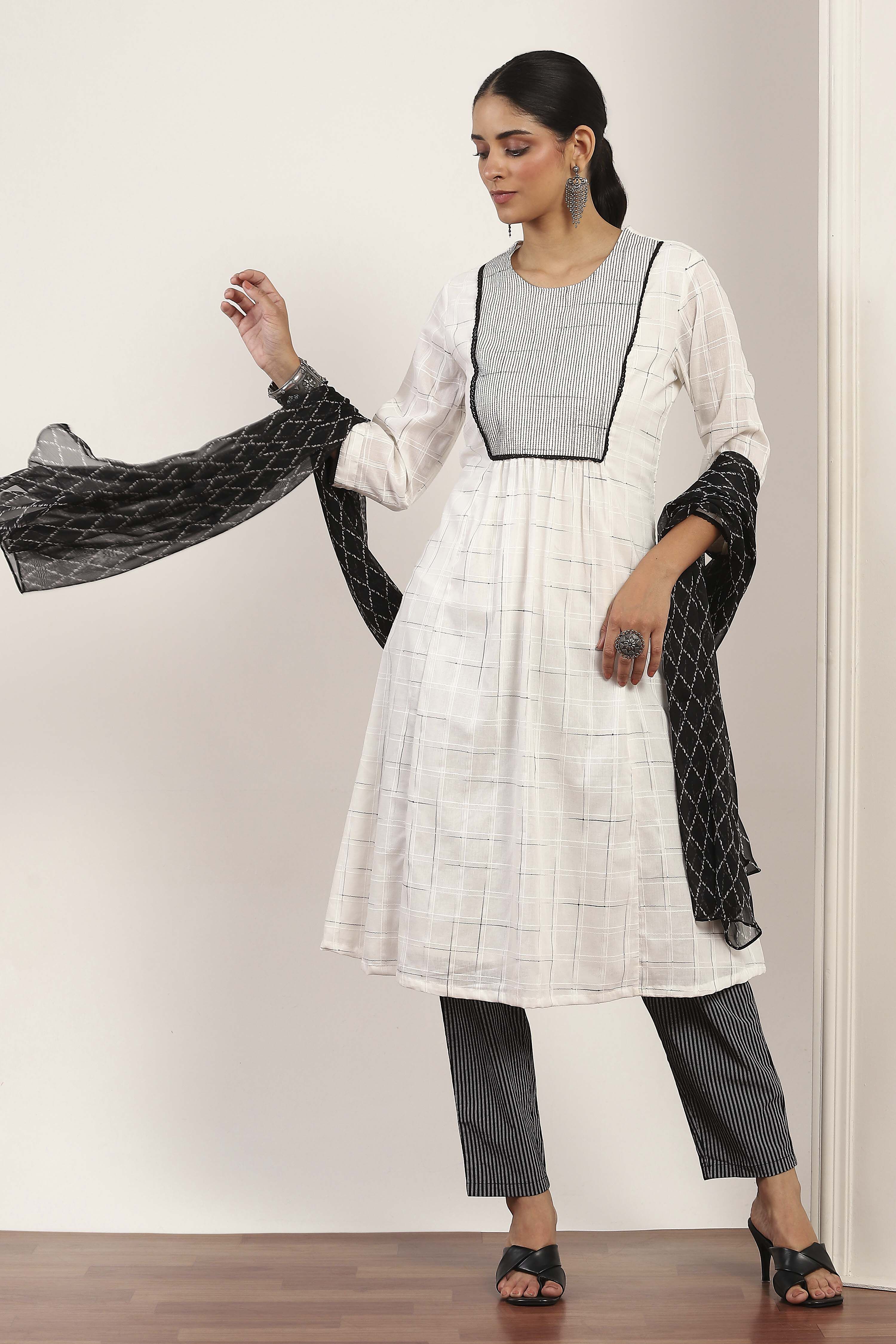 White Cotton A-Line Suit Sets image number 3