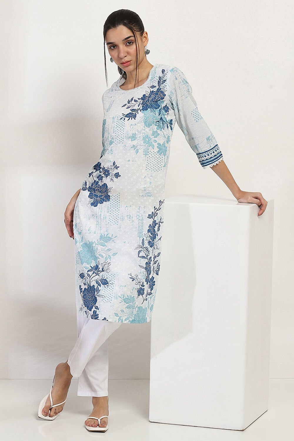 Off-White and Blue Cotton Straight Kurta image number 0