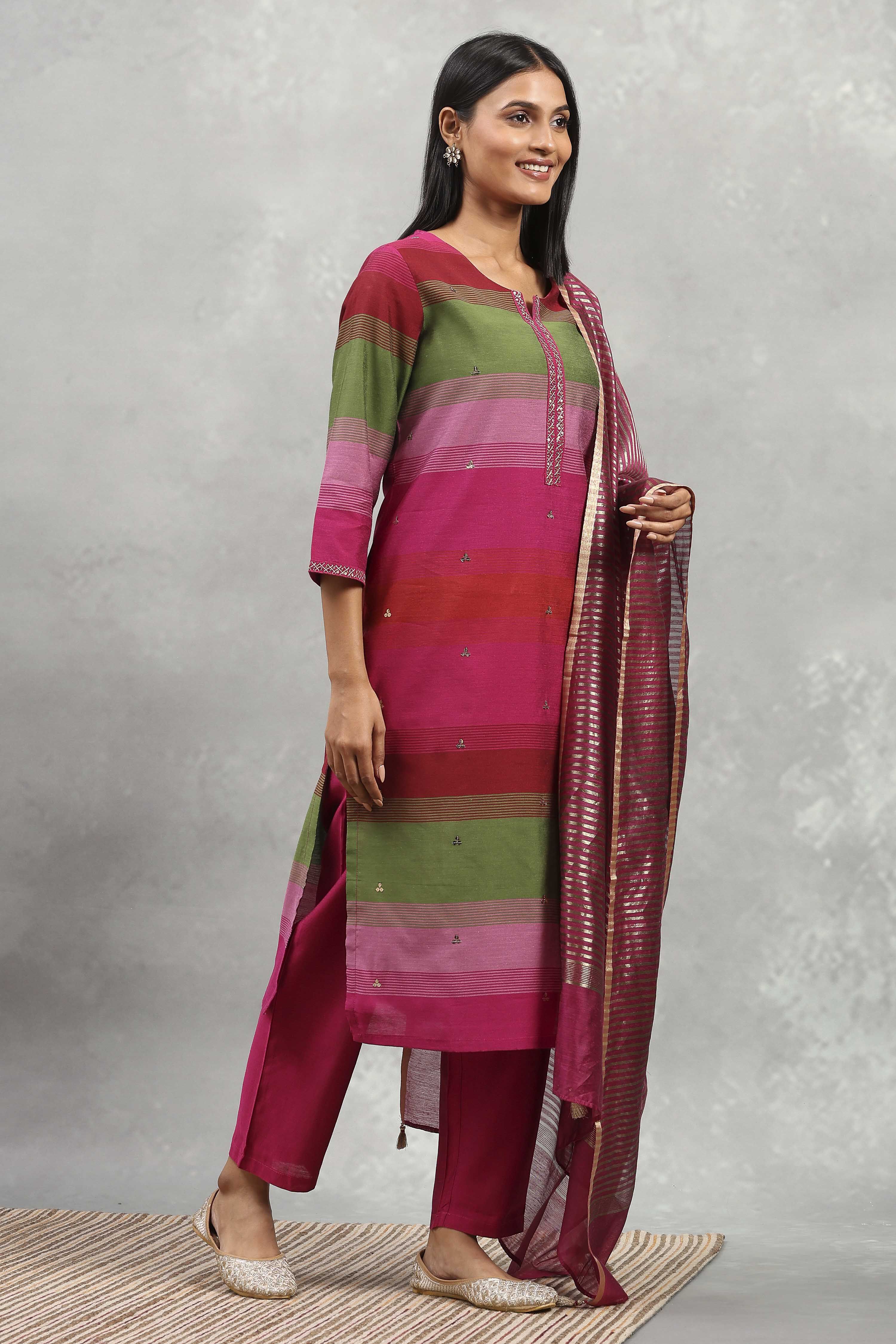 Fuchsia Viscose Blend Solid Straight Suit Set image number 5