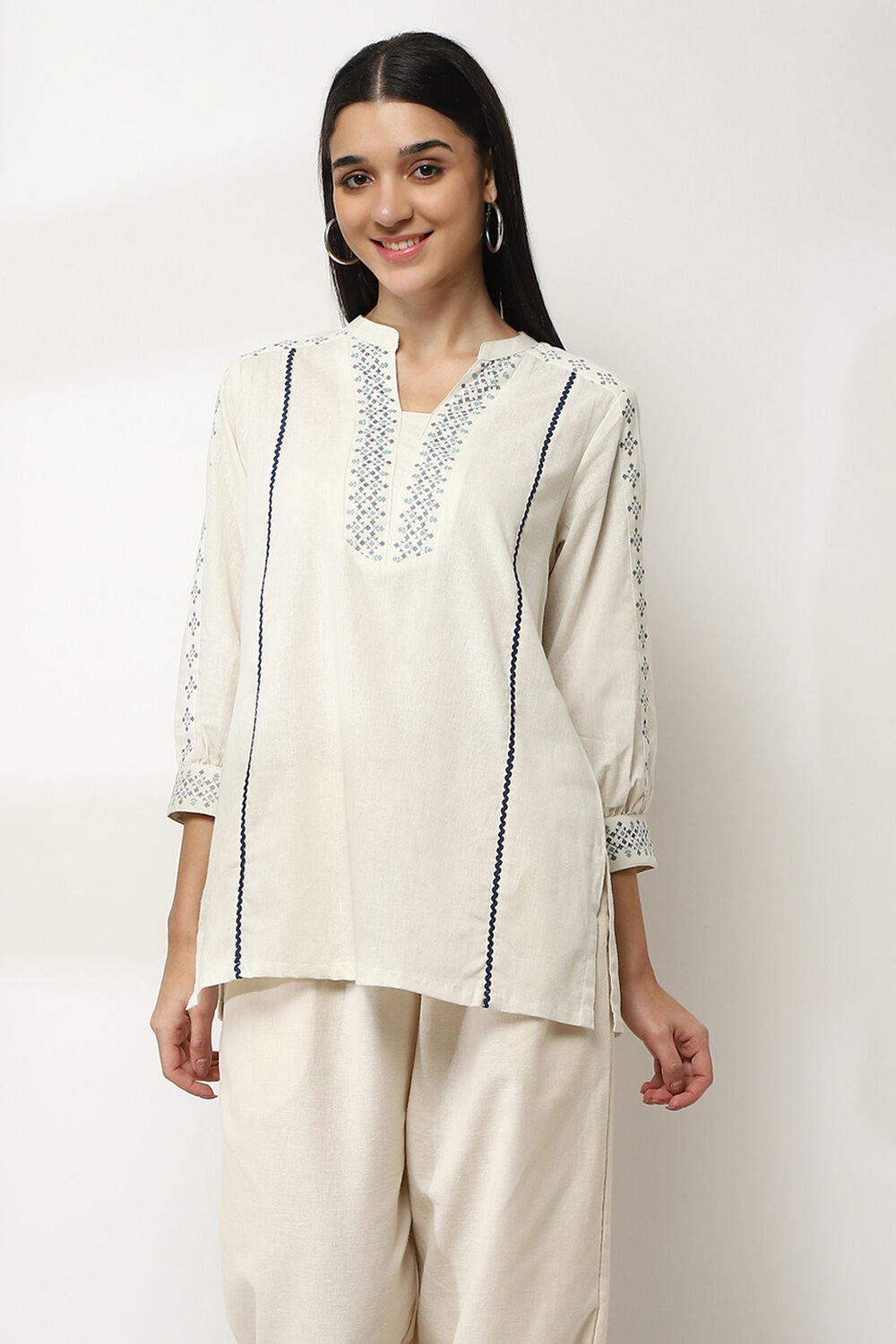 Off-White Cotton Blend Straight Top image number 5