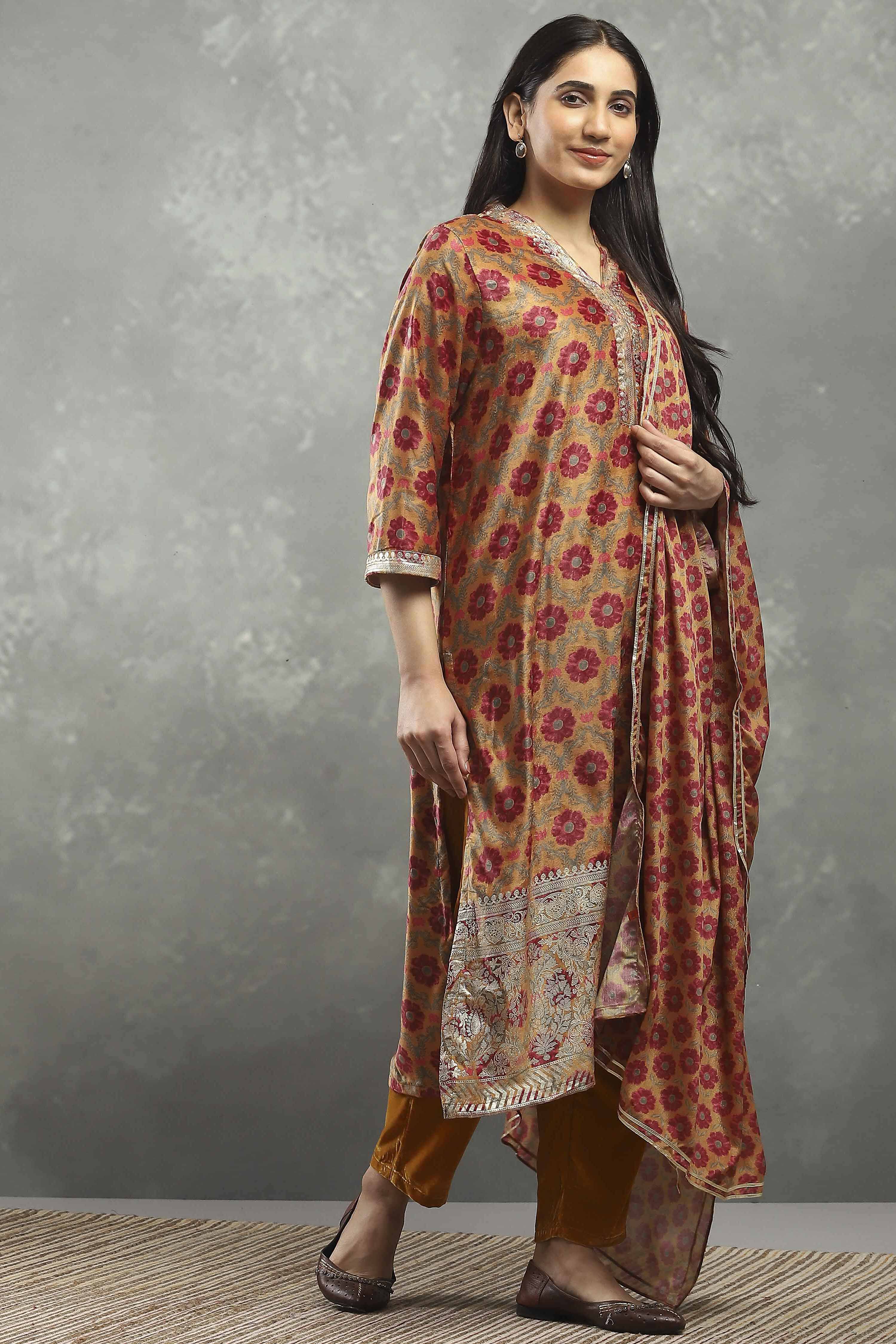 Mustard Polyester Printed Straight Suit Set image number 5