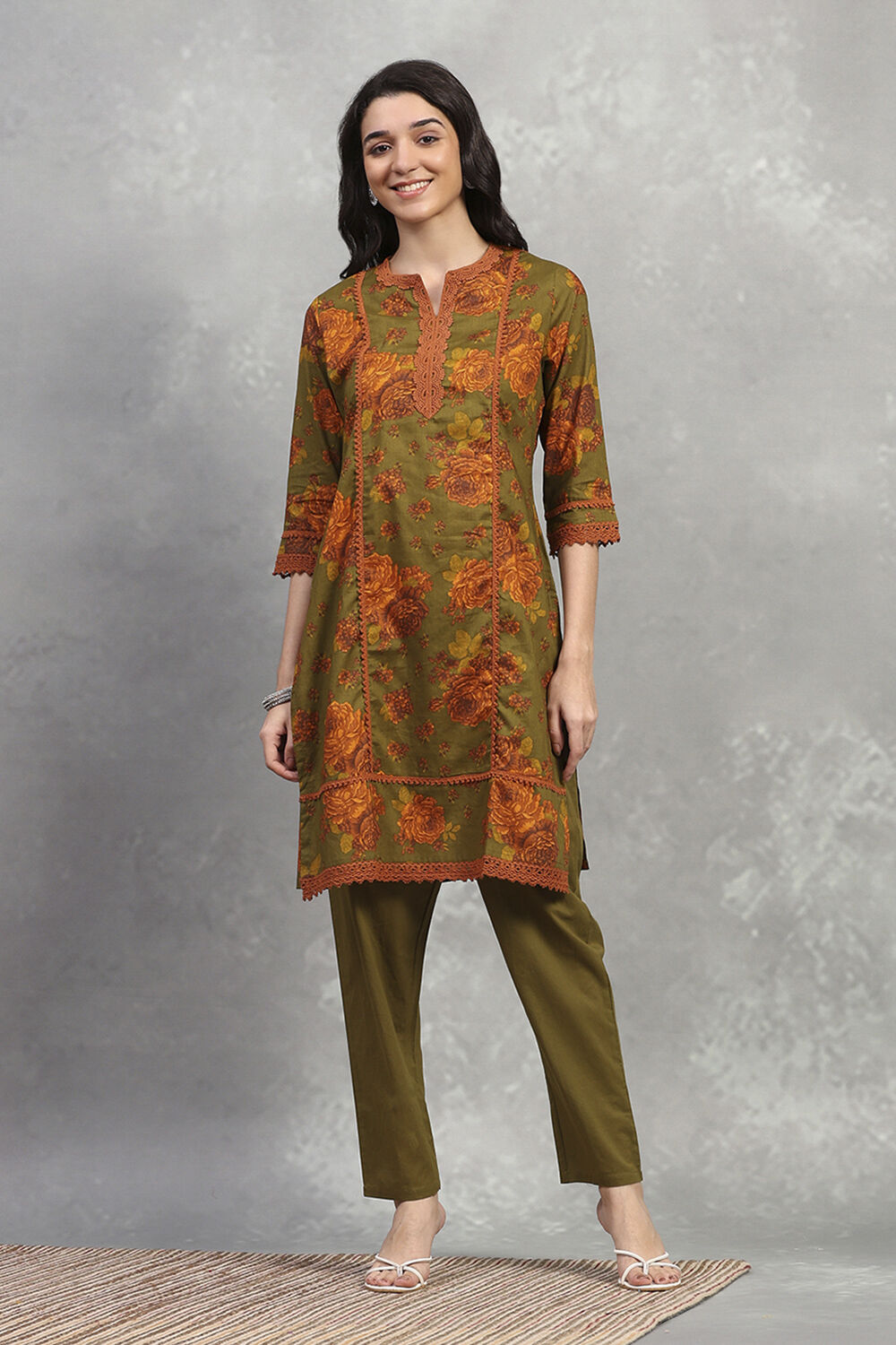 Green Cotton Printed Straight Kurta Pants Set image number 6