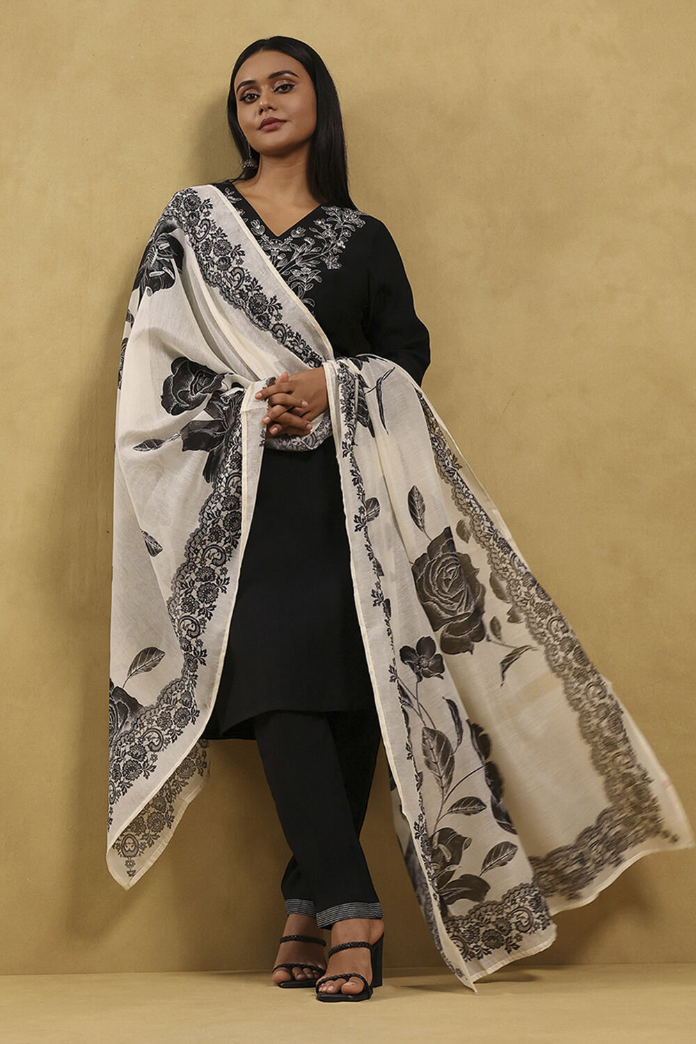 Black Viscose Blend Solid Straight Suit Set image number 0