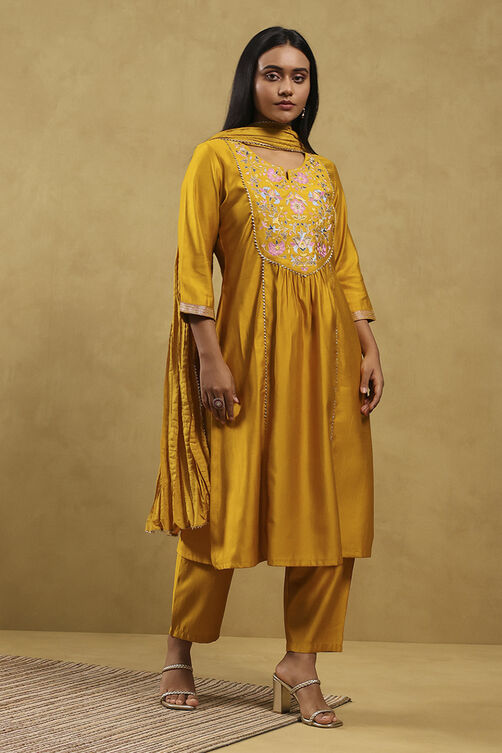 Mustard Polyester Solid Straight Suit Set image number 5
