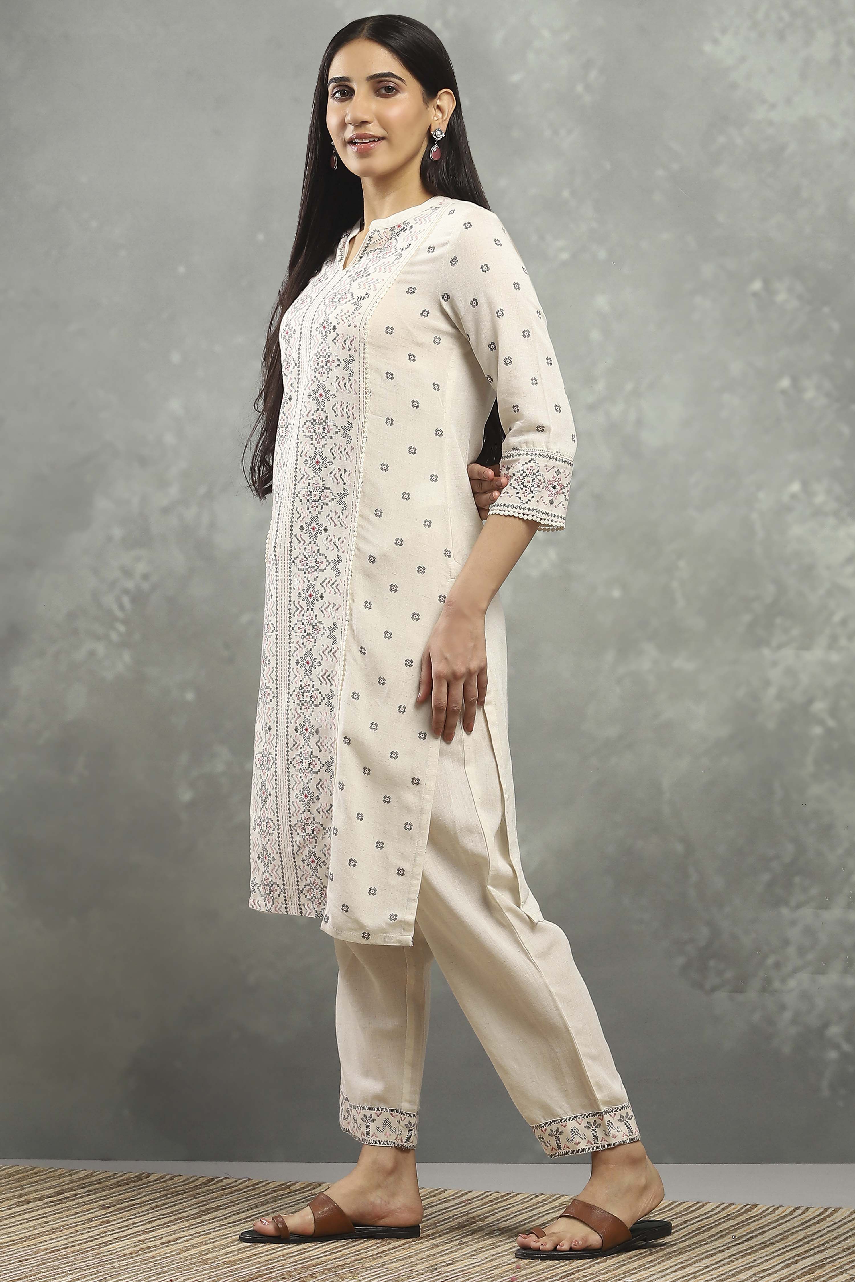 Off White Polyester Straight Kurta Pants Set image number 3
