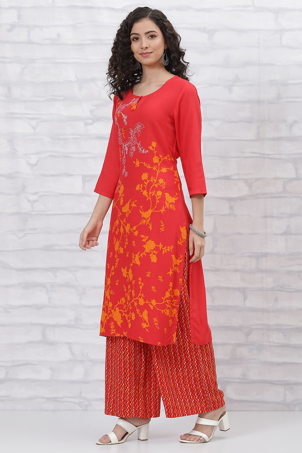 Yellow LIVA Straight  Kurta Pants Set image number 3