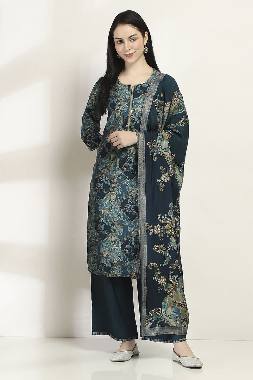 Green Viscose Blend Straight Suit Set image number 6