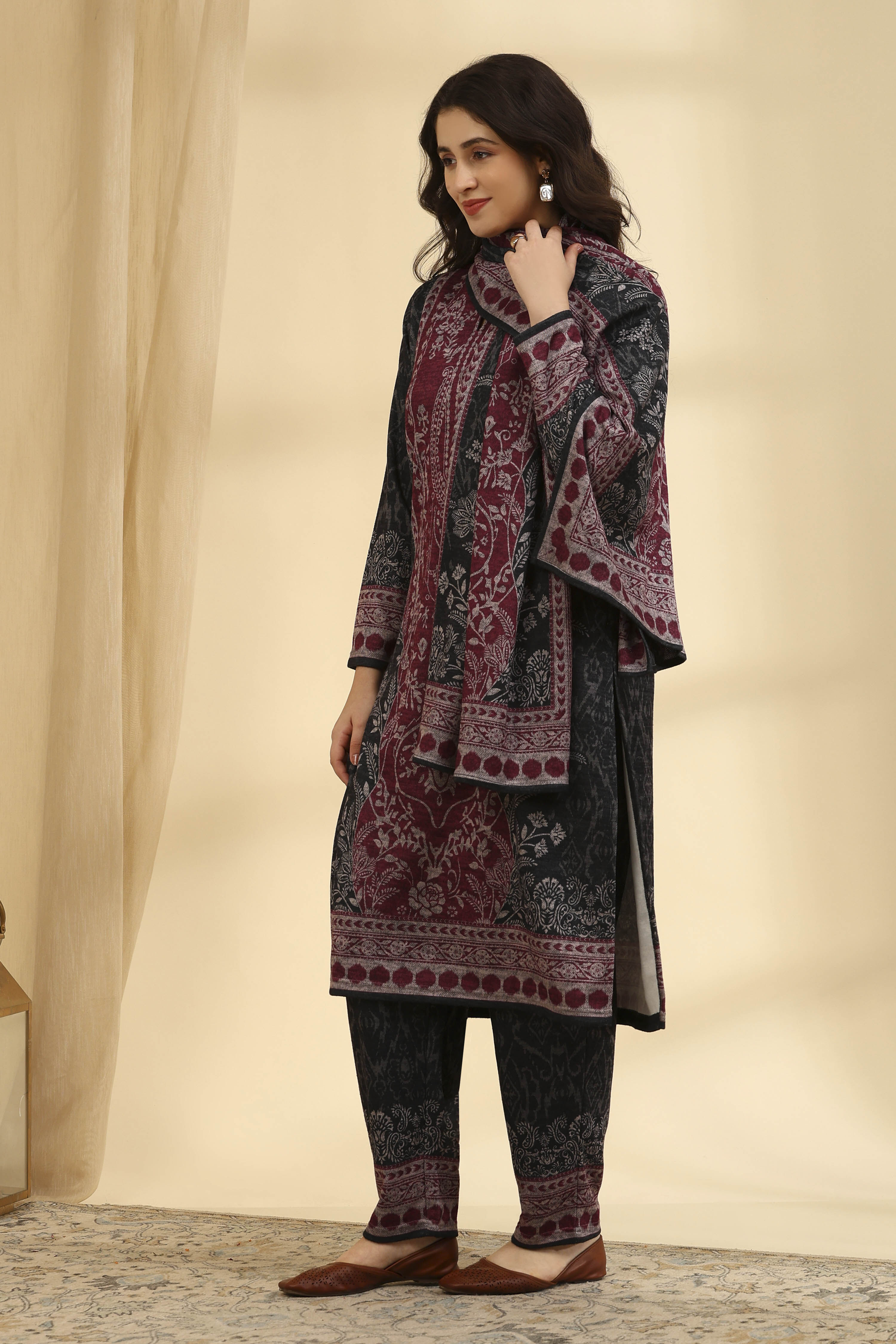 Black Polyester Printed Straight Suit Set image number 4
