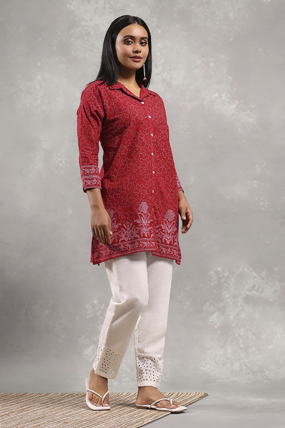 Red Cotton Printed Straight Top image number 4