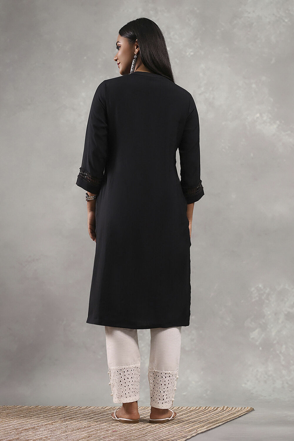 Black Solid Straight Kurta image number 3