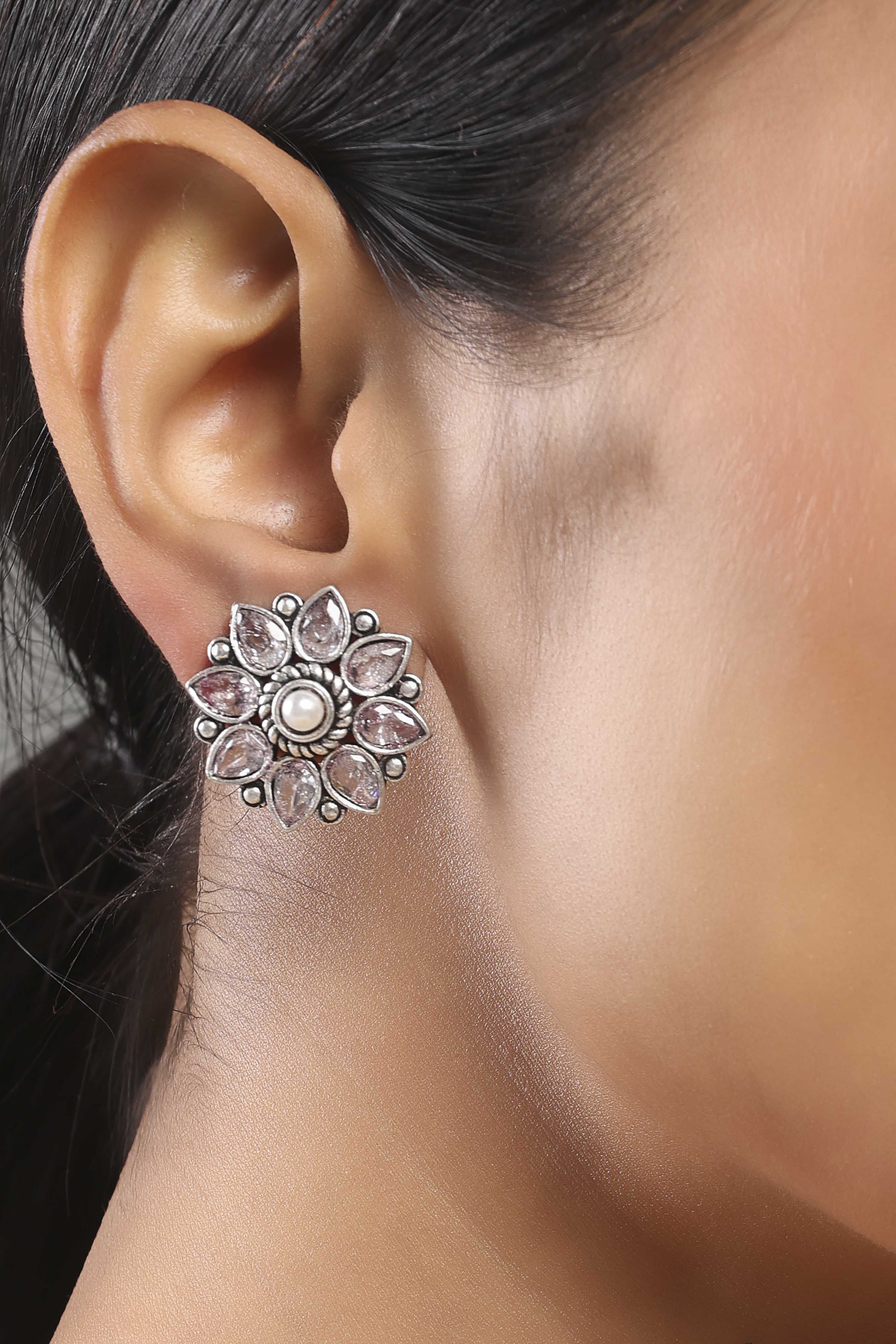 White Brass Necklace Set image number 5