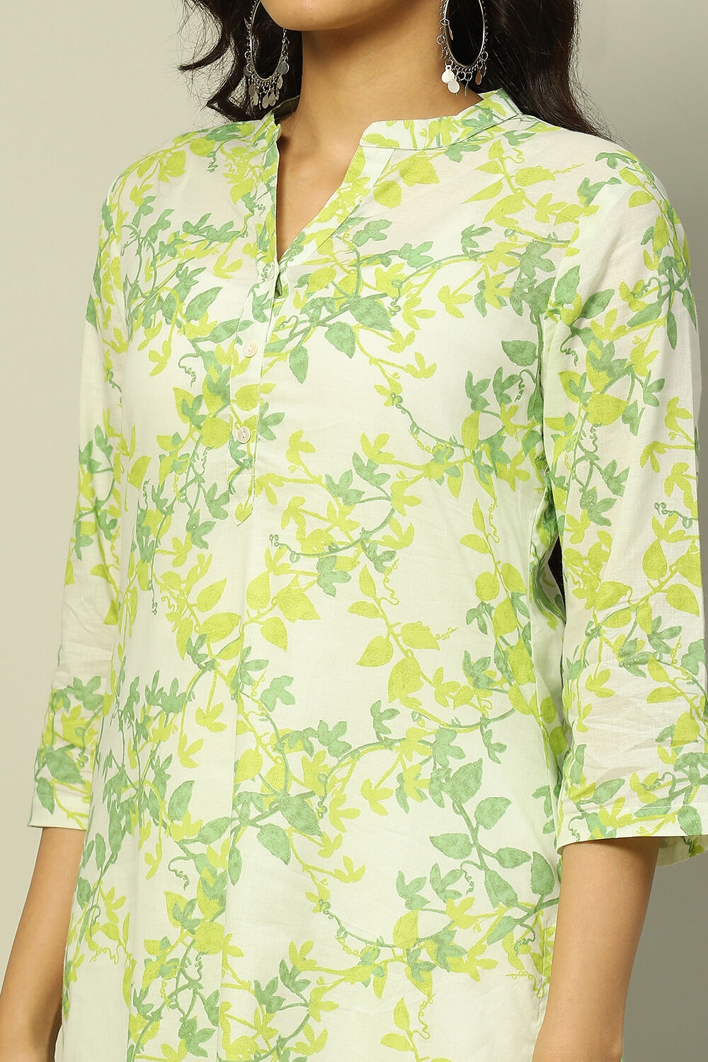 White and Green Cotton Floral Printed Straight Kurta image number 1