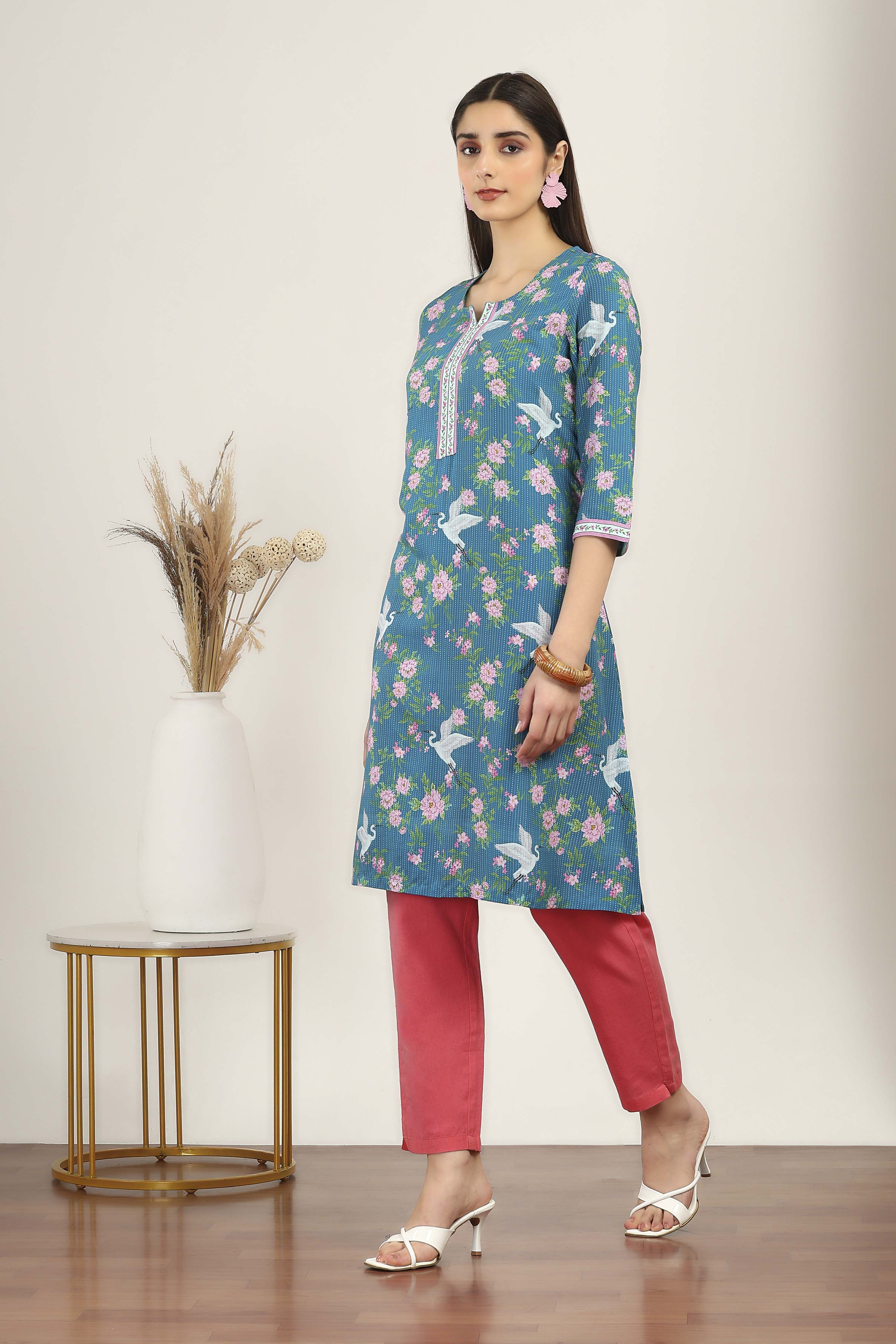 Green Rayon Straight Kurtas image number 2