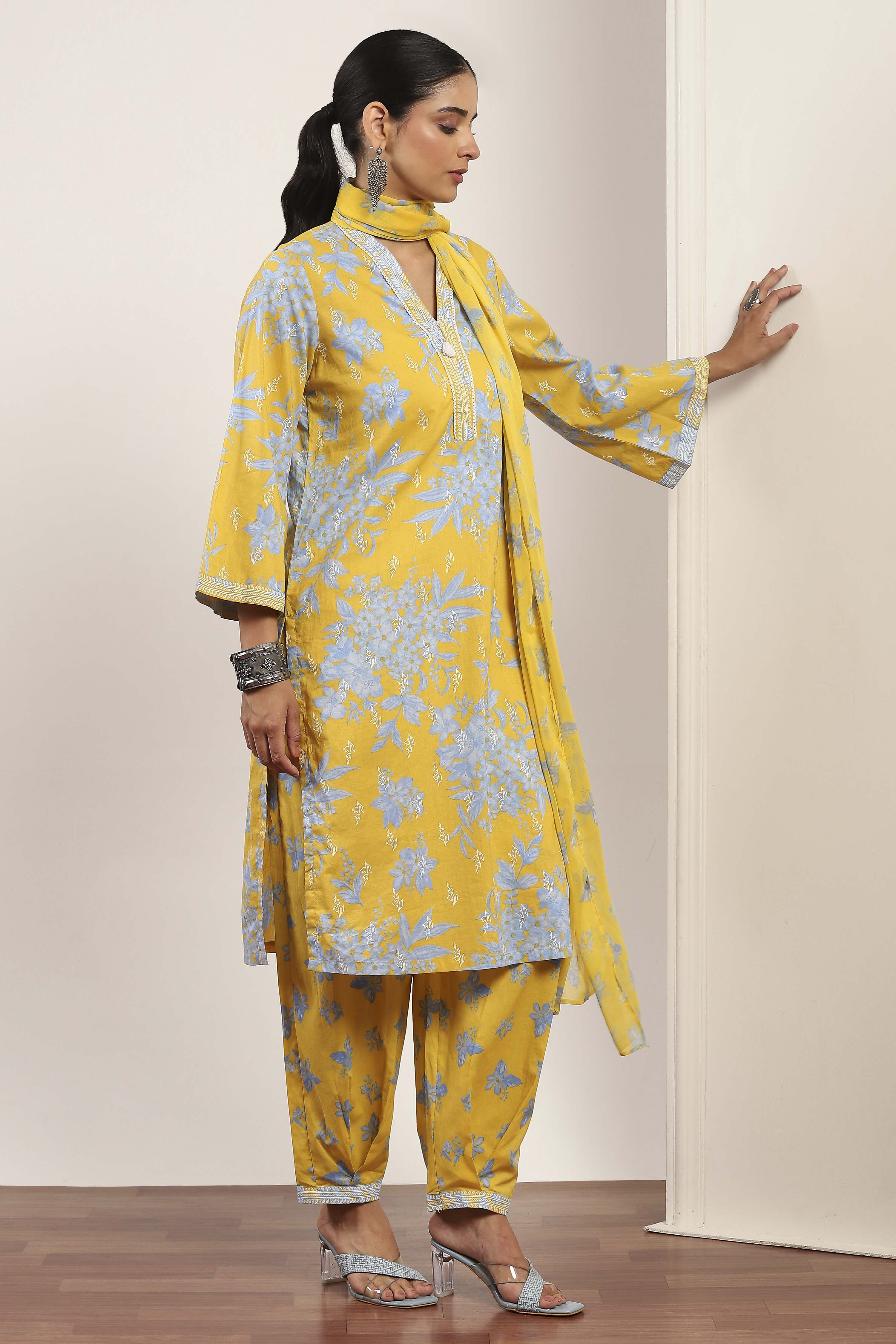 Yellow Cotton Straight Suit Sets image number 5