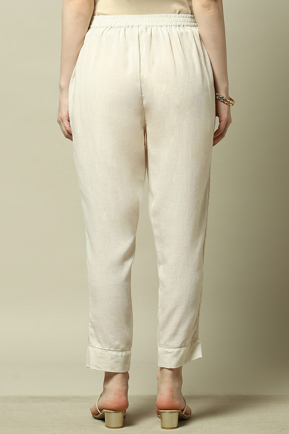Off-White Cotton Solid Straight Fit Pants image number 4