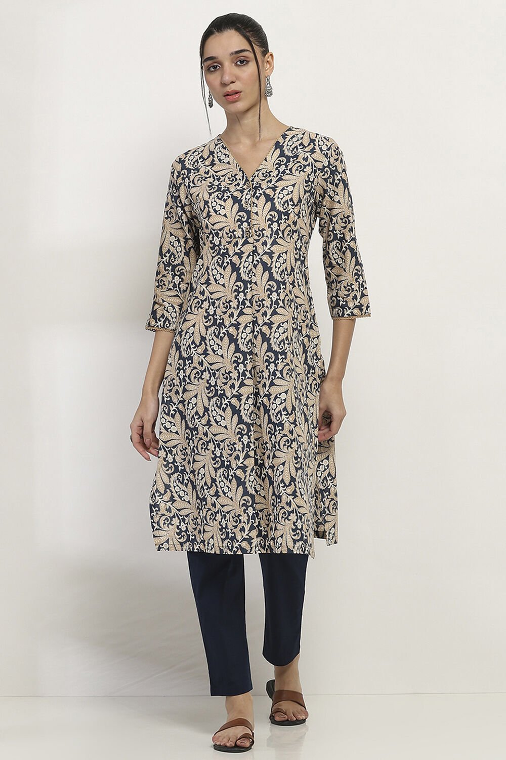 Blue and Beige Cotton Straight Kurta image number 5