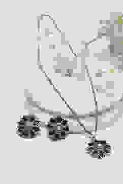 Black Brass Necklace Set image number 4