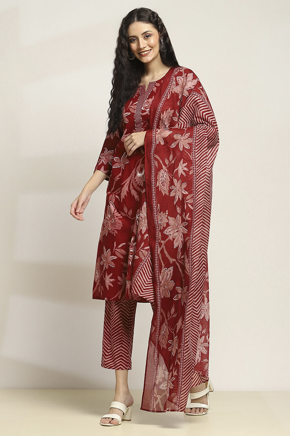 Maroon Cotton Floral Printed Straight Suit Set image number 3
