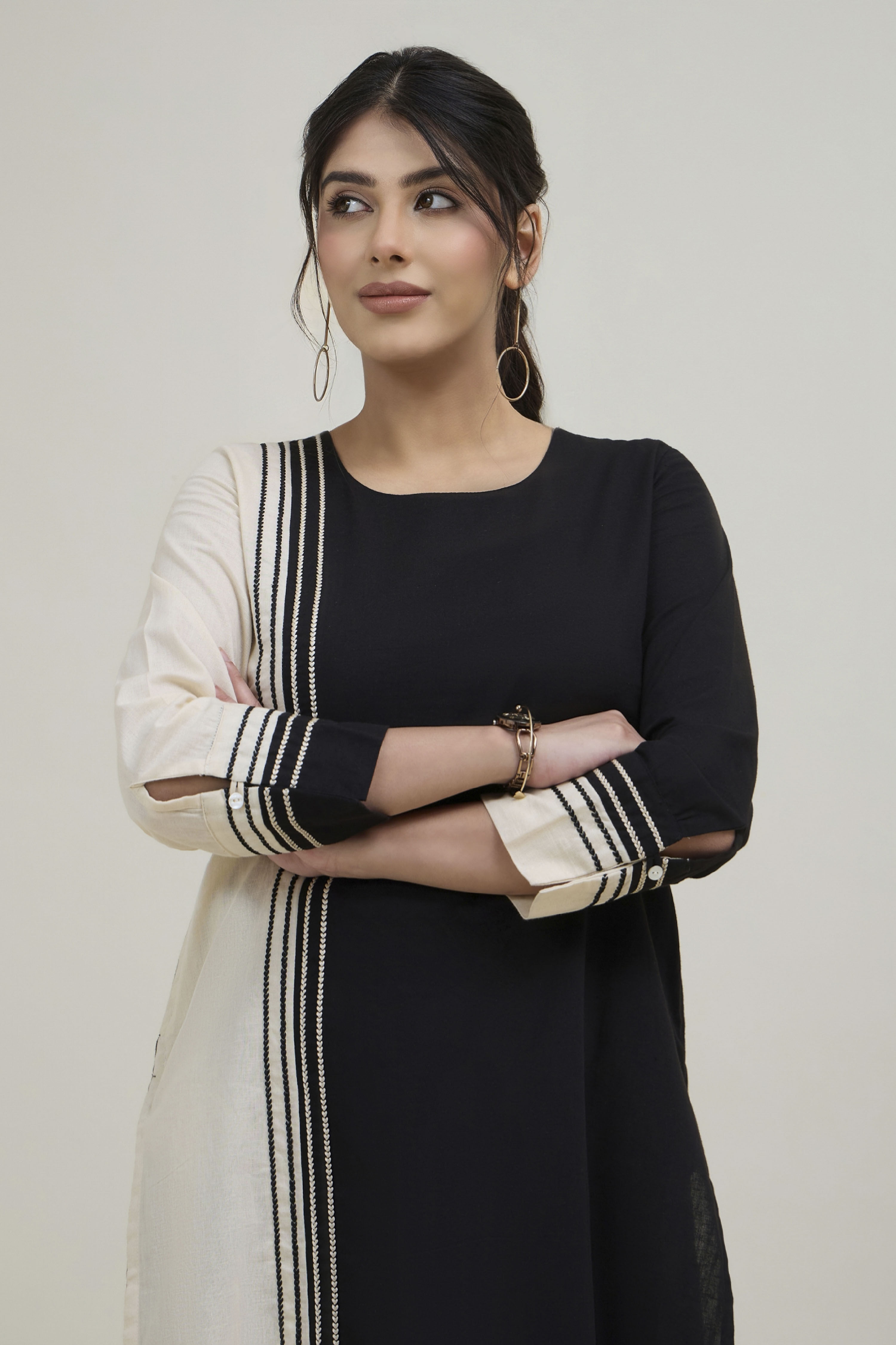 Black White Cotton Flex Straight Solid Kurta image number 1