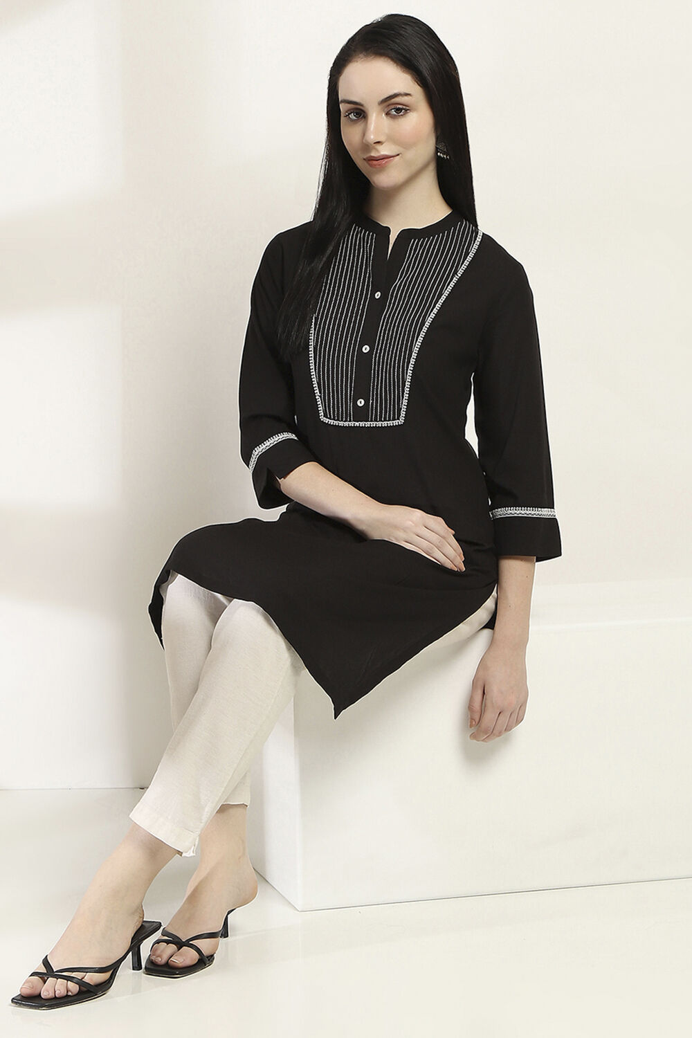 Black Solid Straight Kurta image number 0