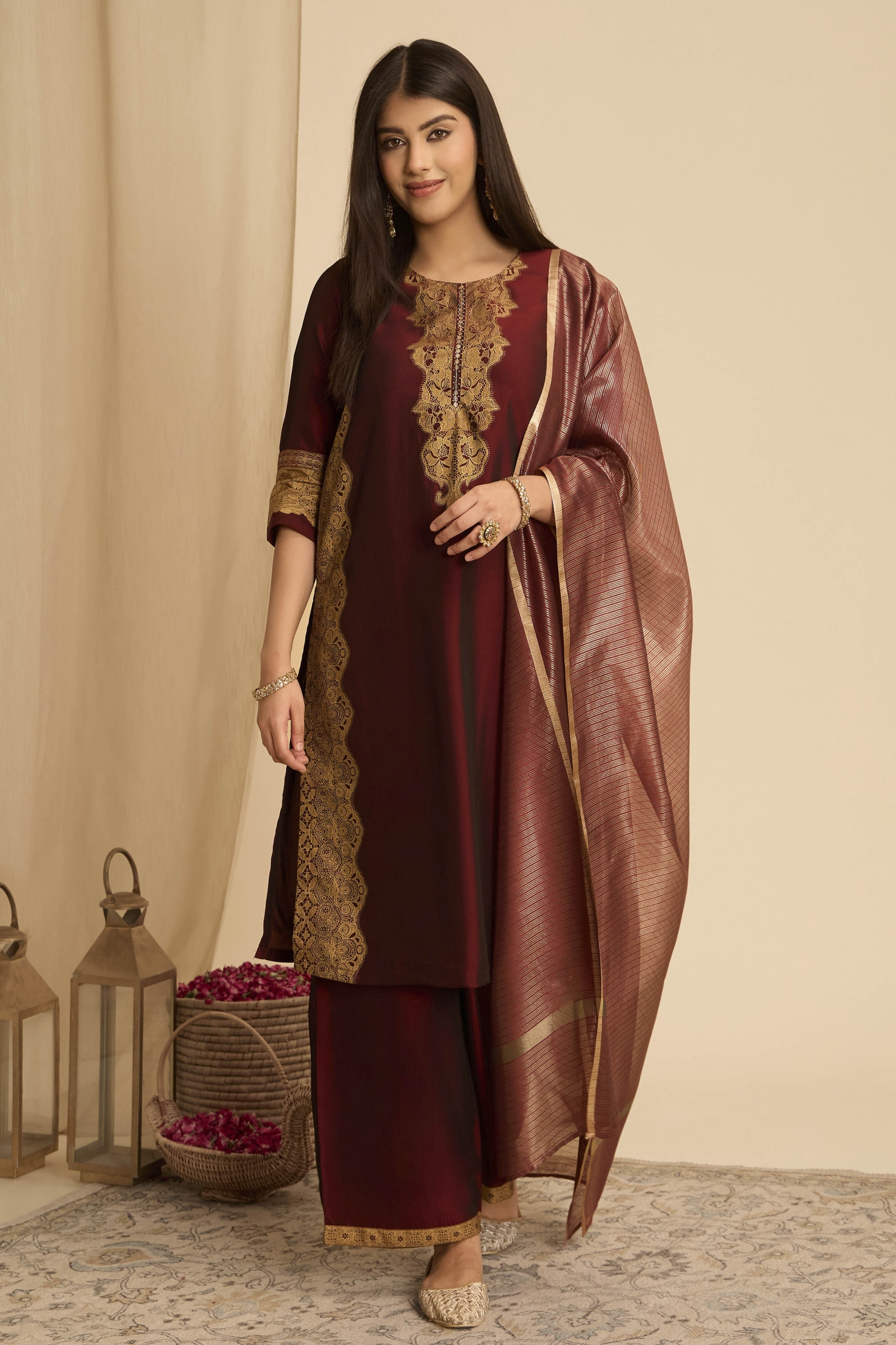 Maroon  Regular Solid Dupatta image number 0