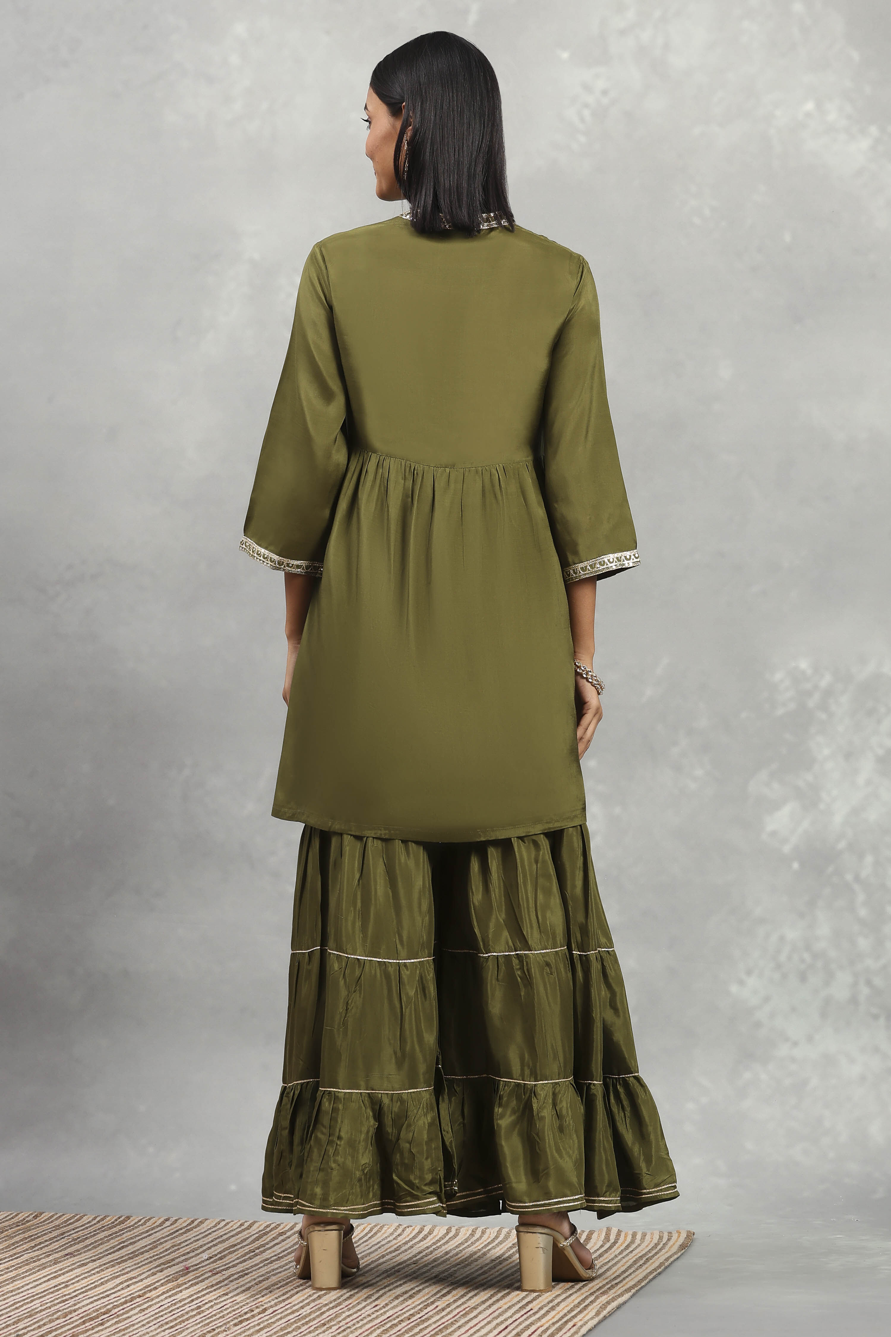 Green Viscose Rayon Solid Gathered Sharara Suit Set image number 4