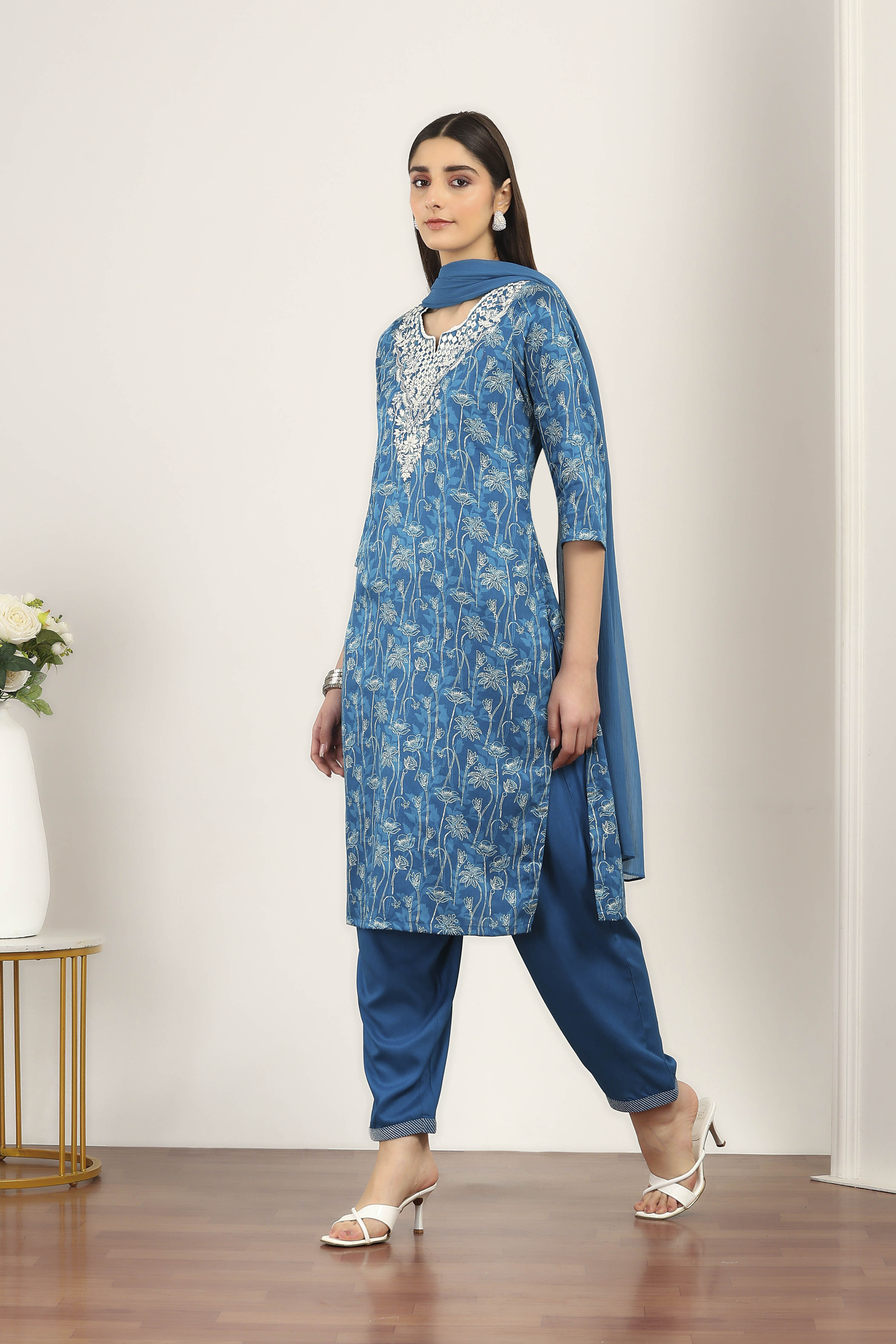 Red Cotton Straight Suit Sets image number 3