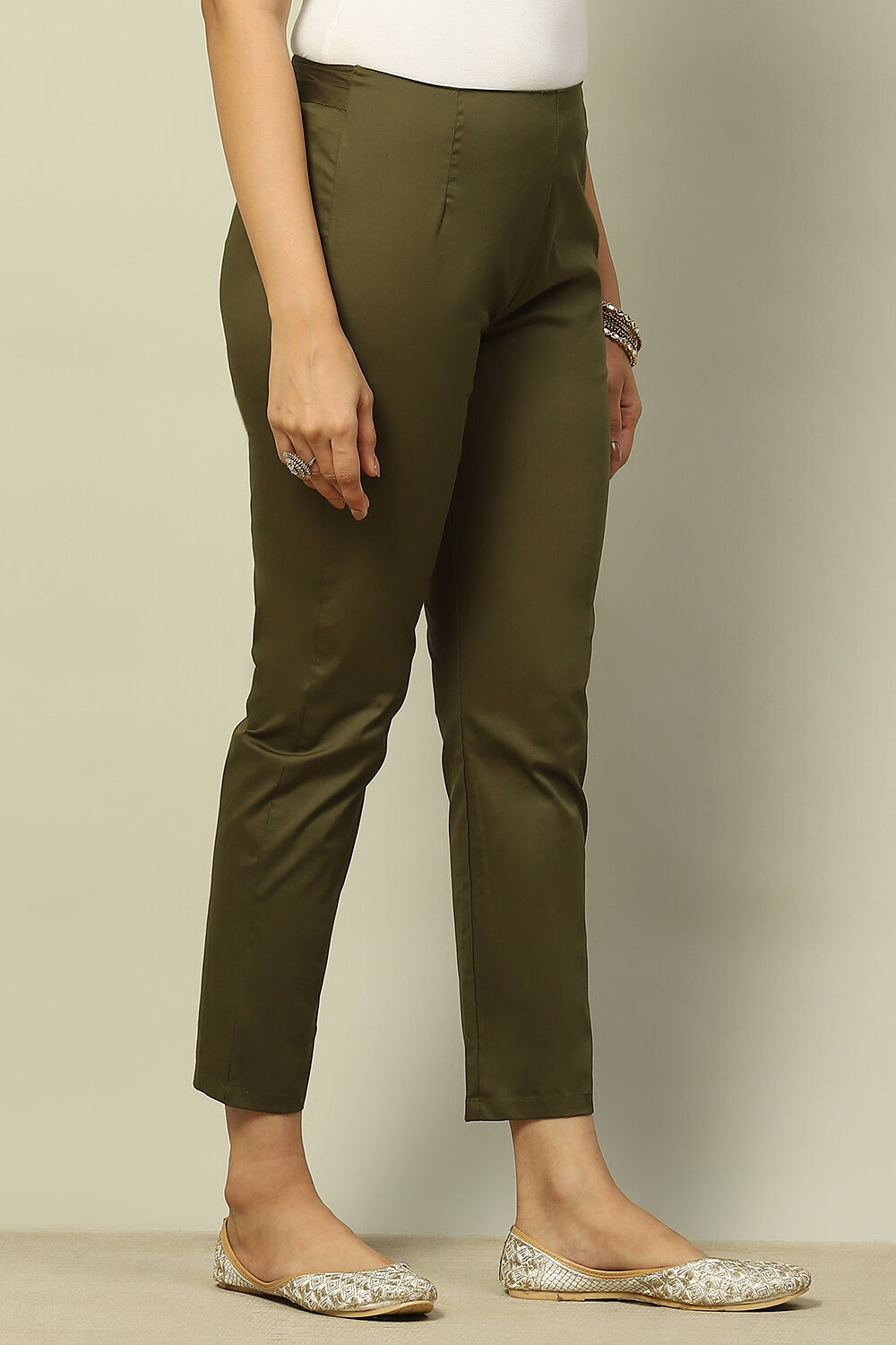 Nephrite Green Cotton Blend Solid Patyala image number 3