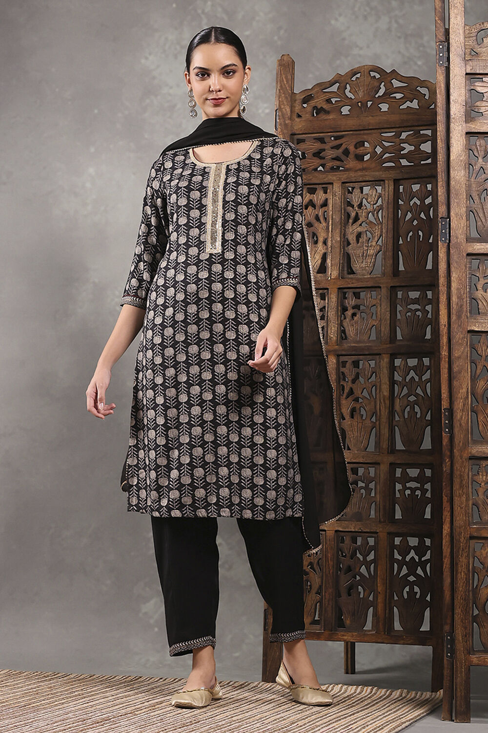 Black Viscose Blend Printed Straight Suit Set image number 6