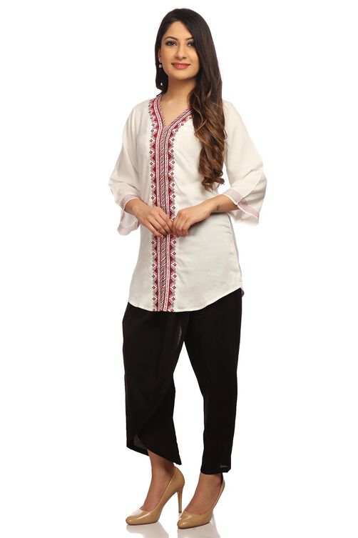 White Straight Viscose Rayon Indie Top image number 3