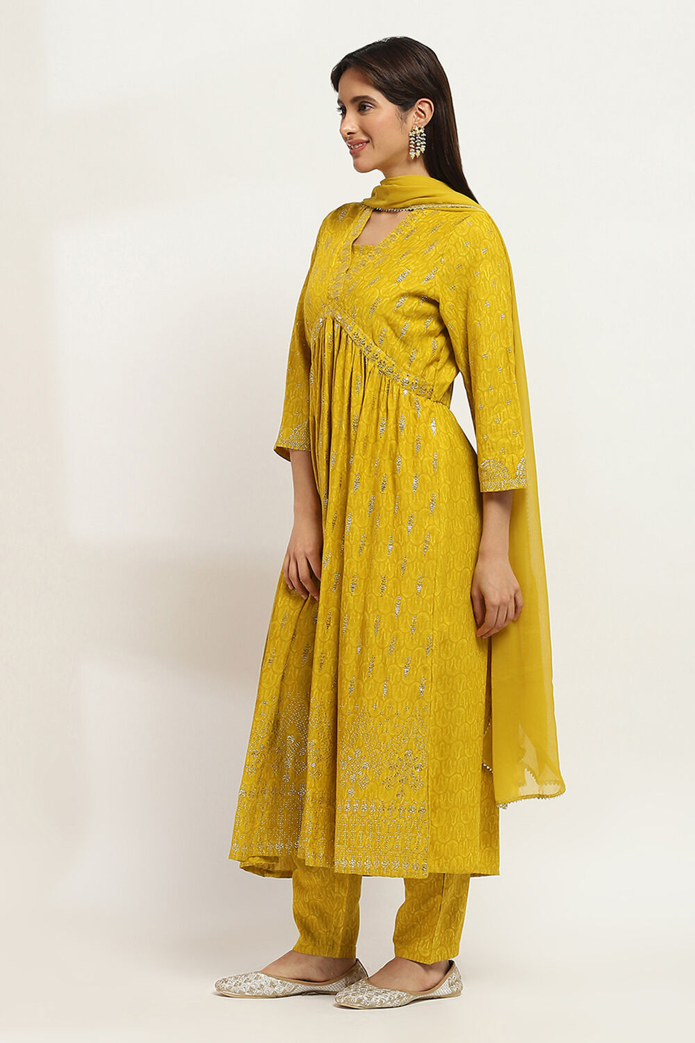 Yellow Rayon Slub Gathered Printed Kurta Palazzo Suit Set image number 3