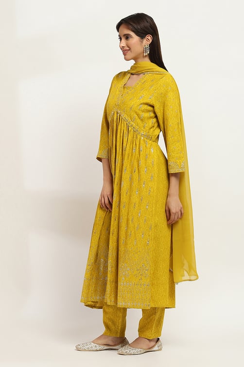 Yellow Rayon Slub Gathered Printed Kurta Palazzo Suit Set image number 3