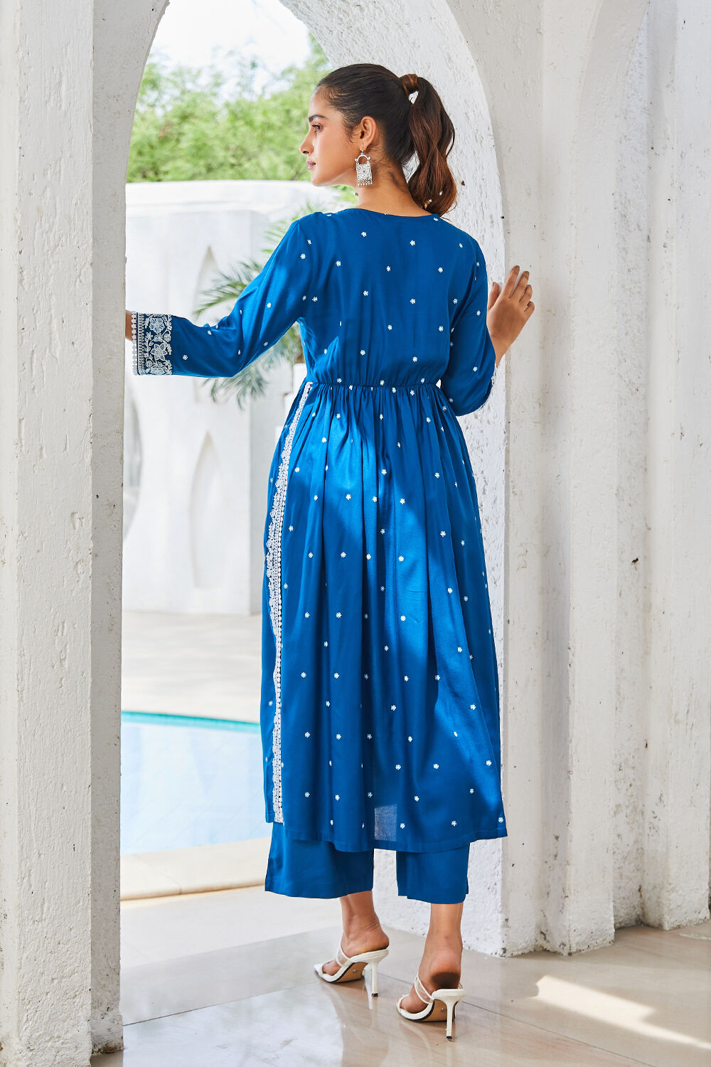 Yellow Embroidered Straight Kurta Set image number 4