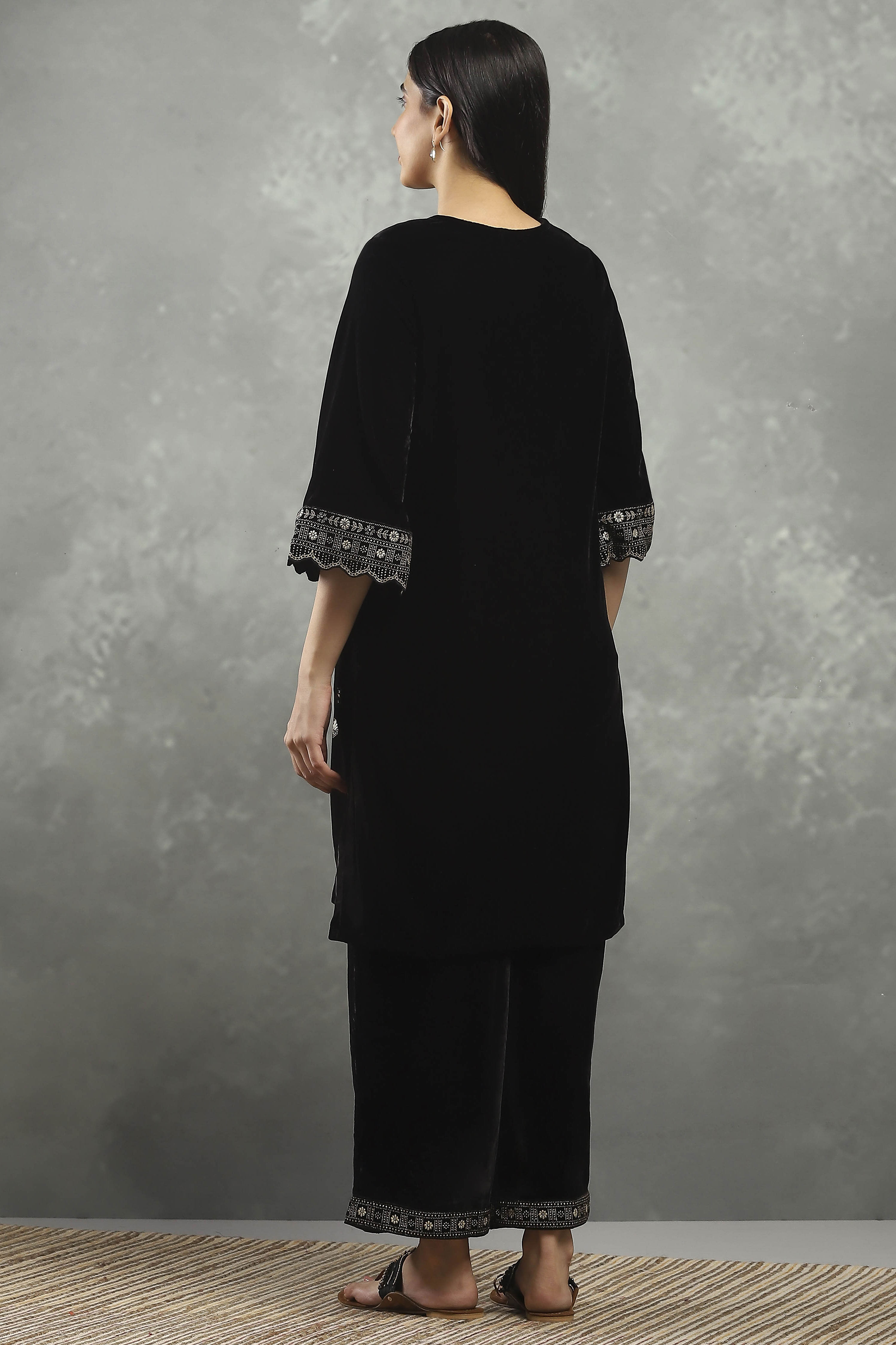 Black Polyester Printed Straight Suit Set image number 4