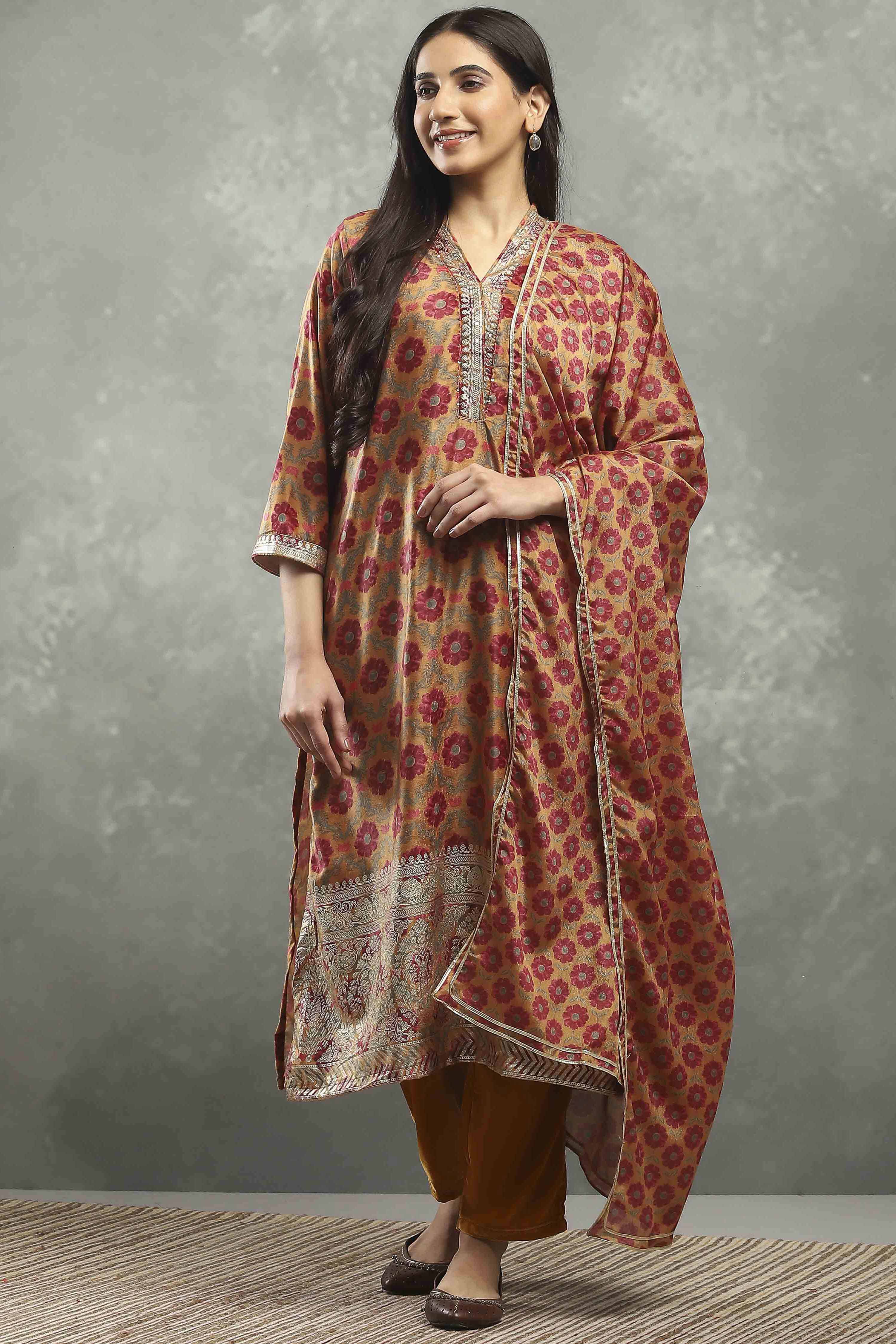 Mustard Polyester Printed Straight Suit Set image number 6