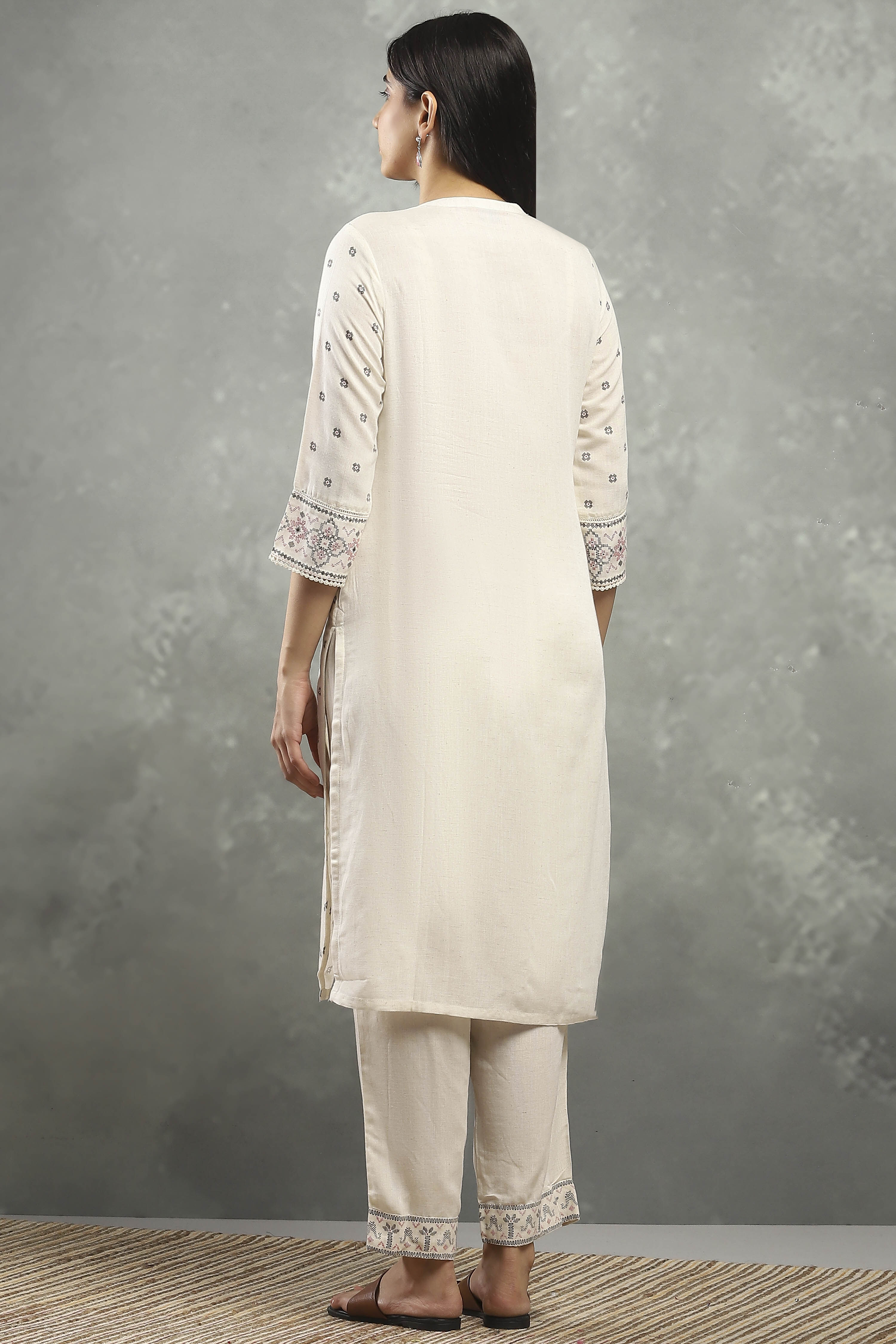 Off White Polyester Straight Kurta Pants Set image number 4