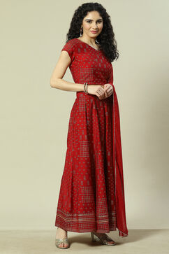 Red LIVA Woven Kurta Suit Set image number 6