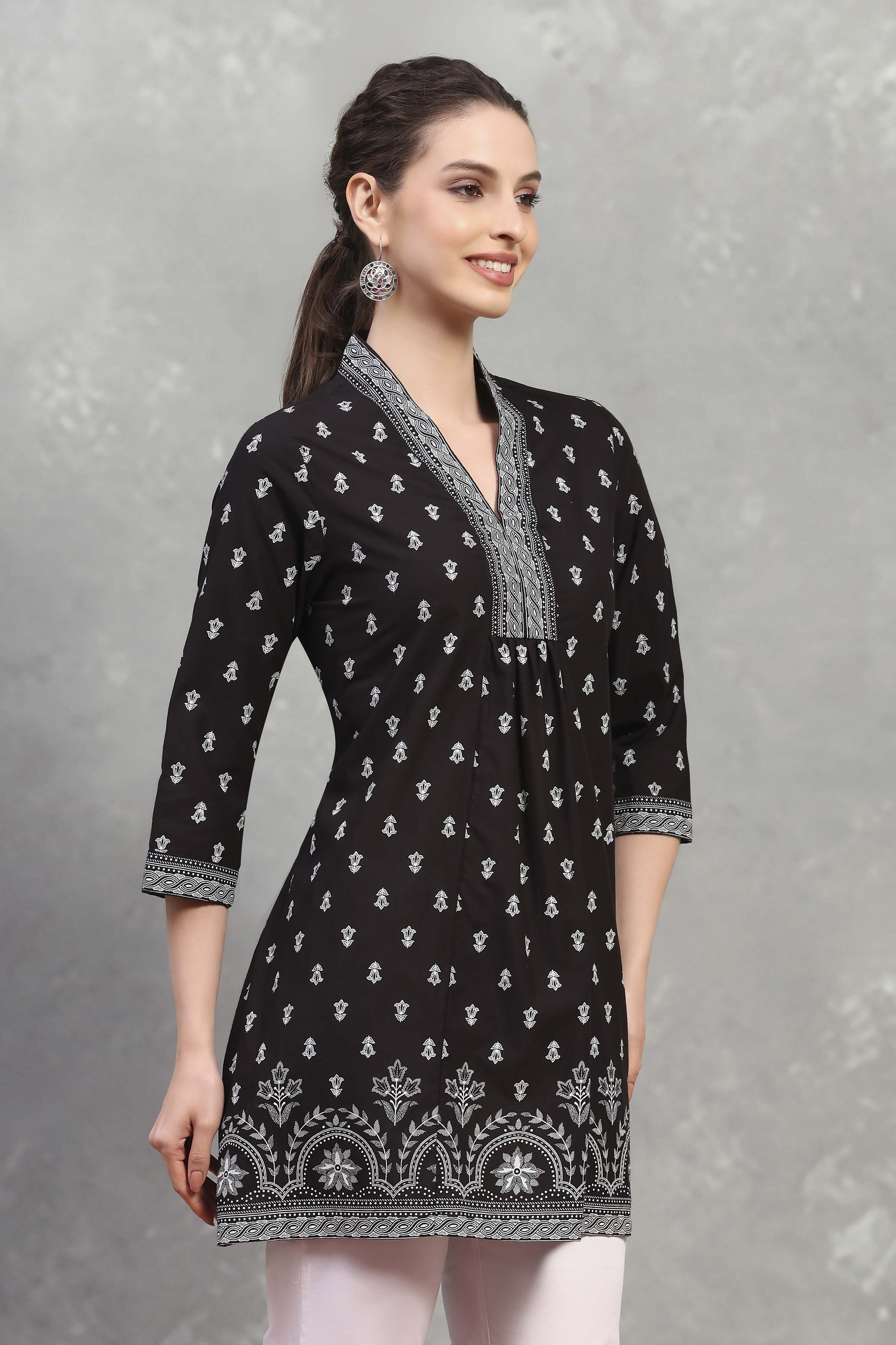 Black Cotton Printed A-Line Top image number 4