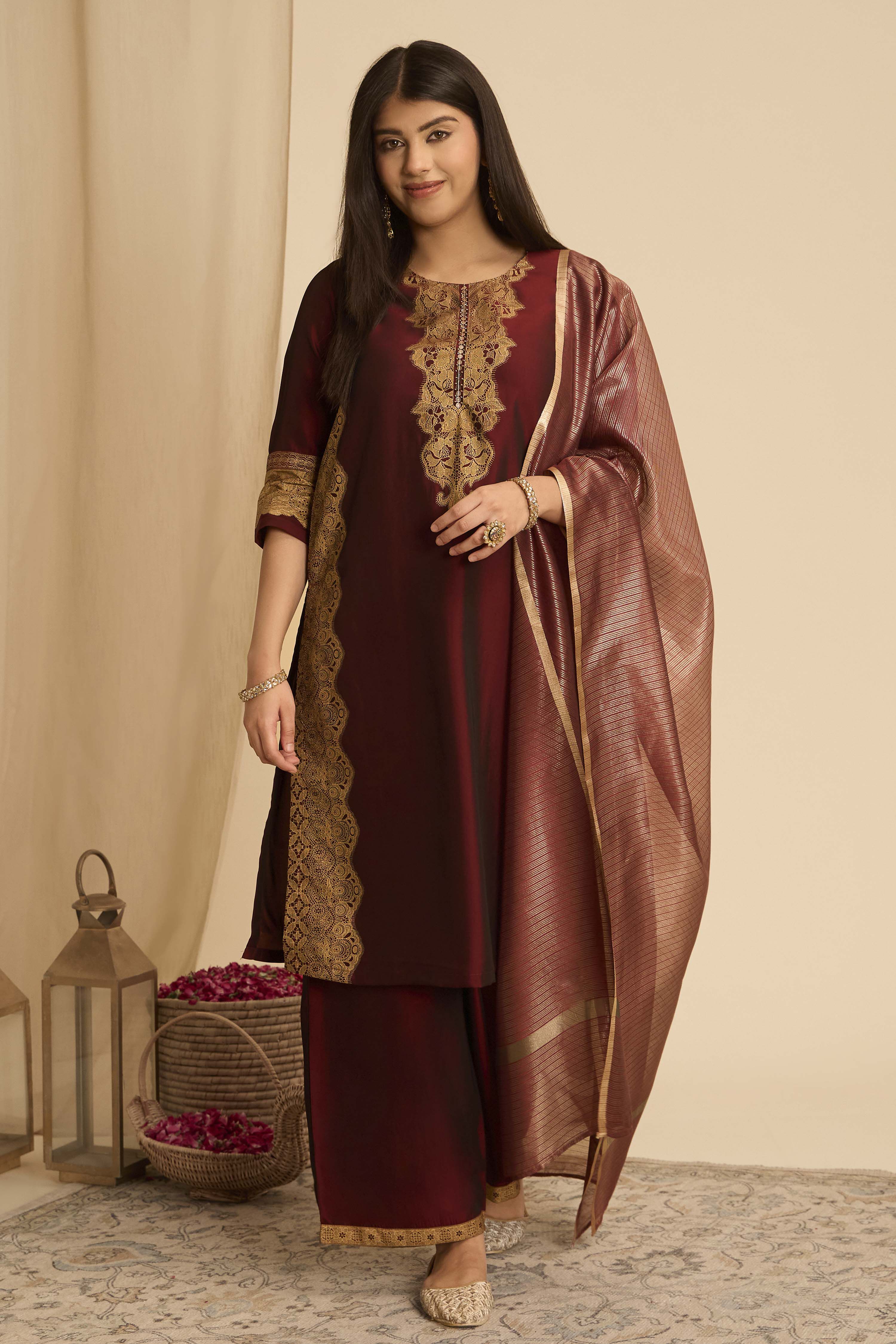 Maroon  Regular Solid Dupatta image number 2